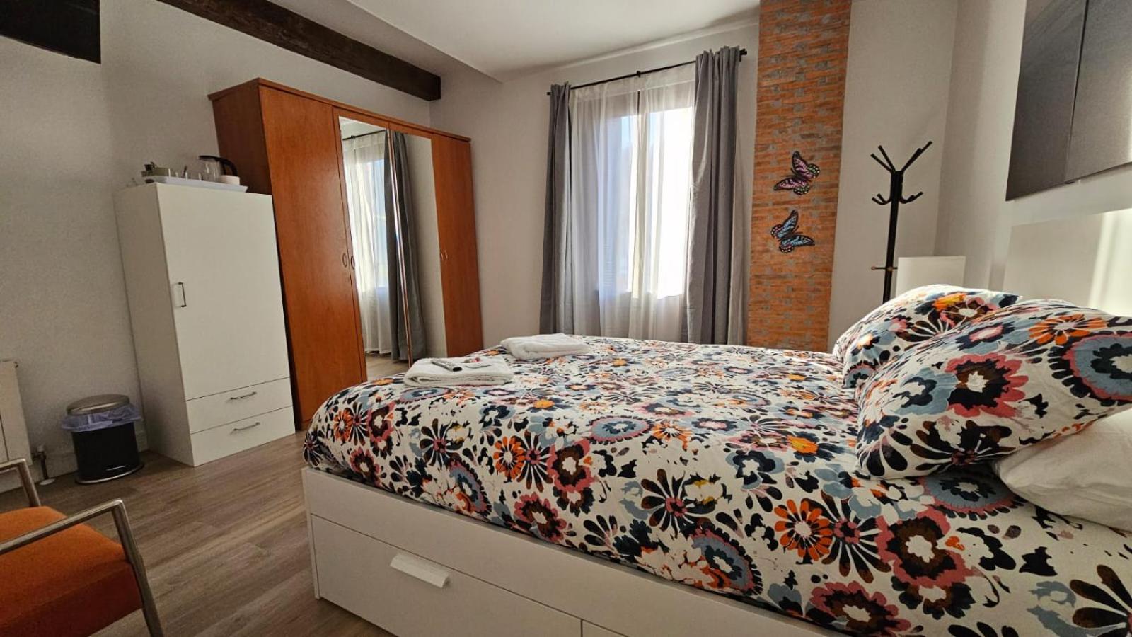 Double Room with Private Bathroom photo 2