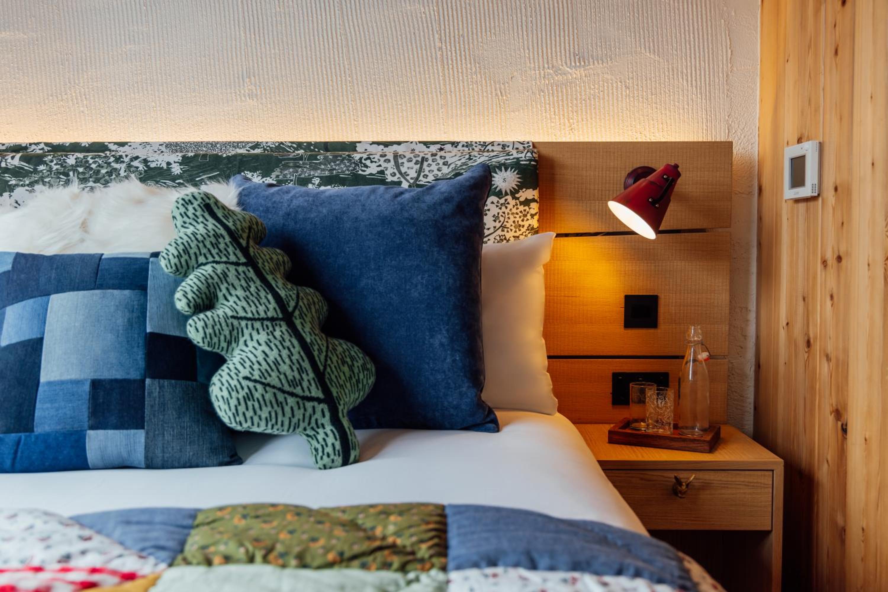 Deluxe King Room photo 2