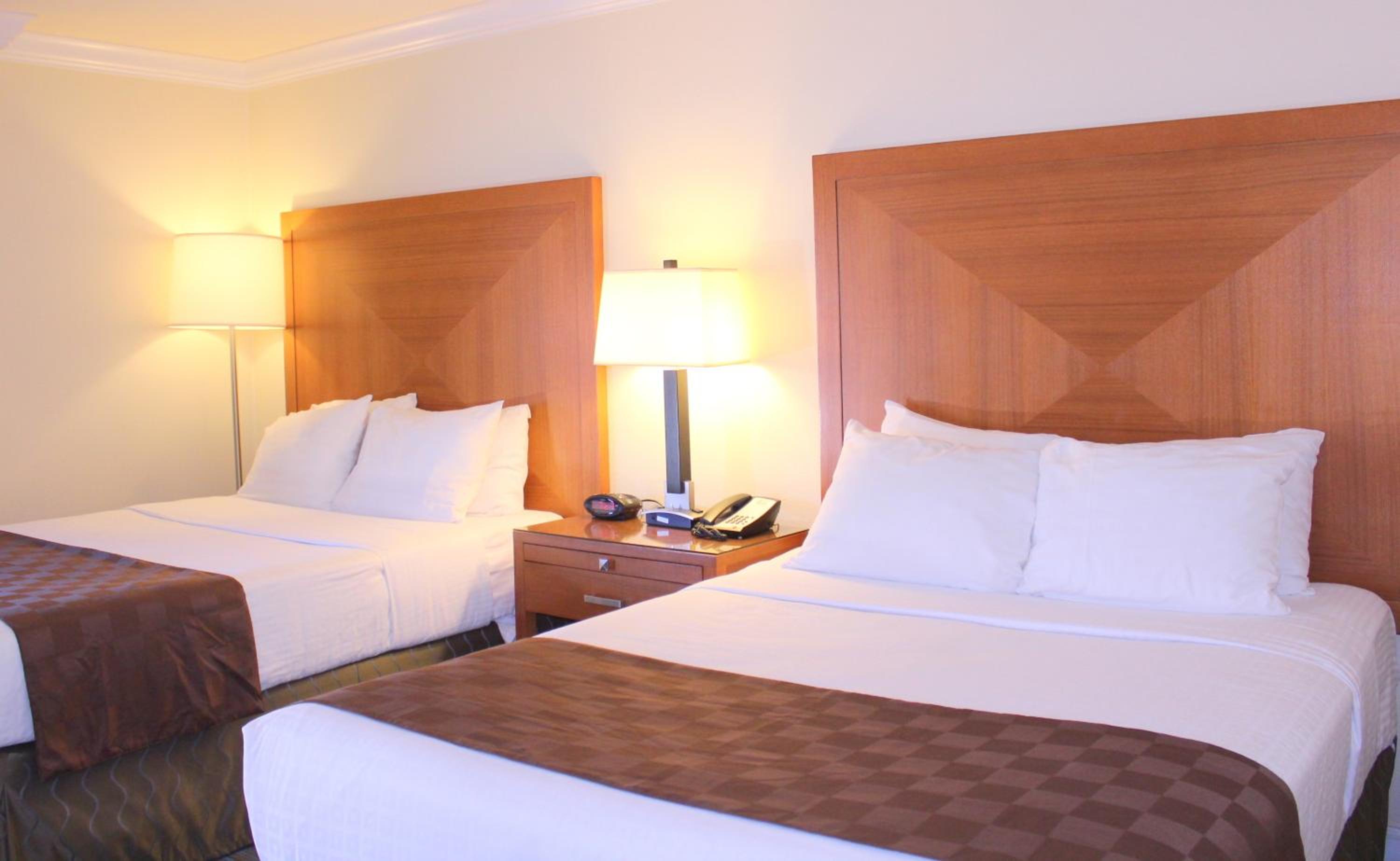 Queen Room with Two Queen Beds - Photo 8