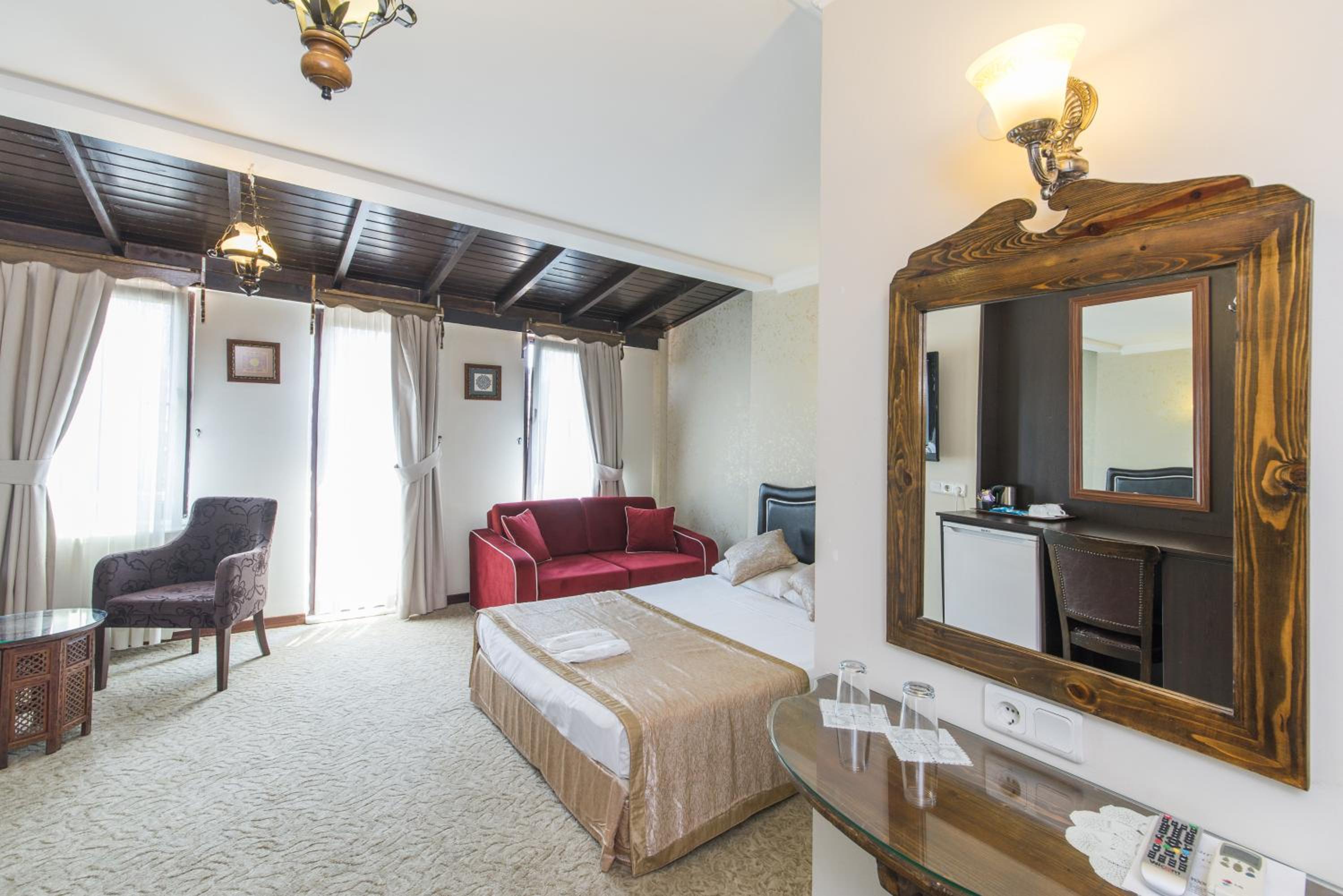 Deluxe Double Room with Balcony photo 2