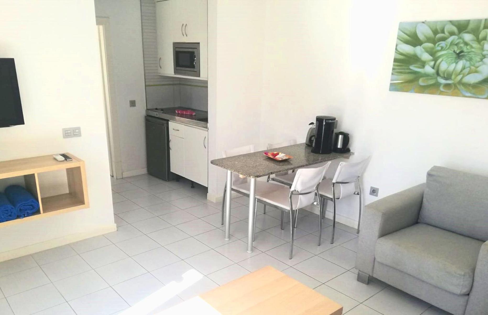 Premium One bedroom apartment with balcony, sea view and Air Conditioning - Photo 11