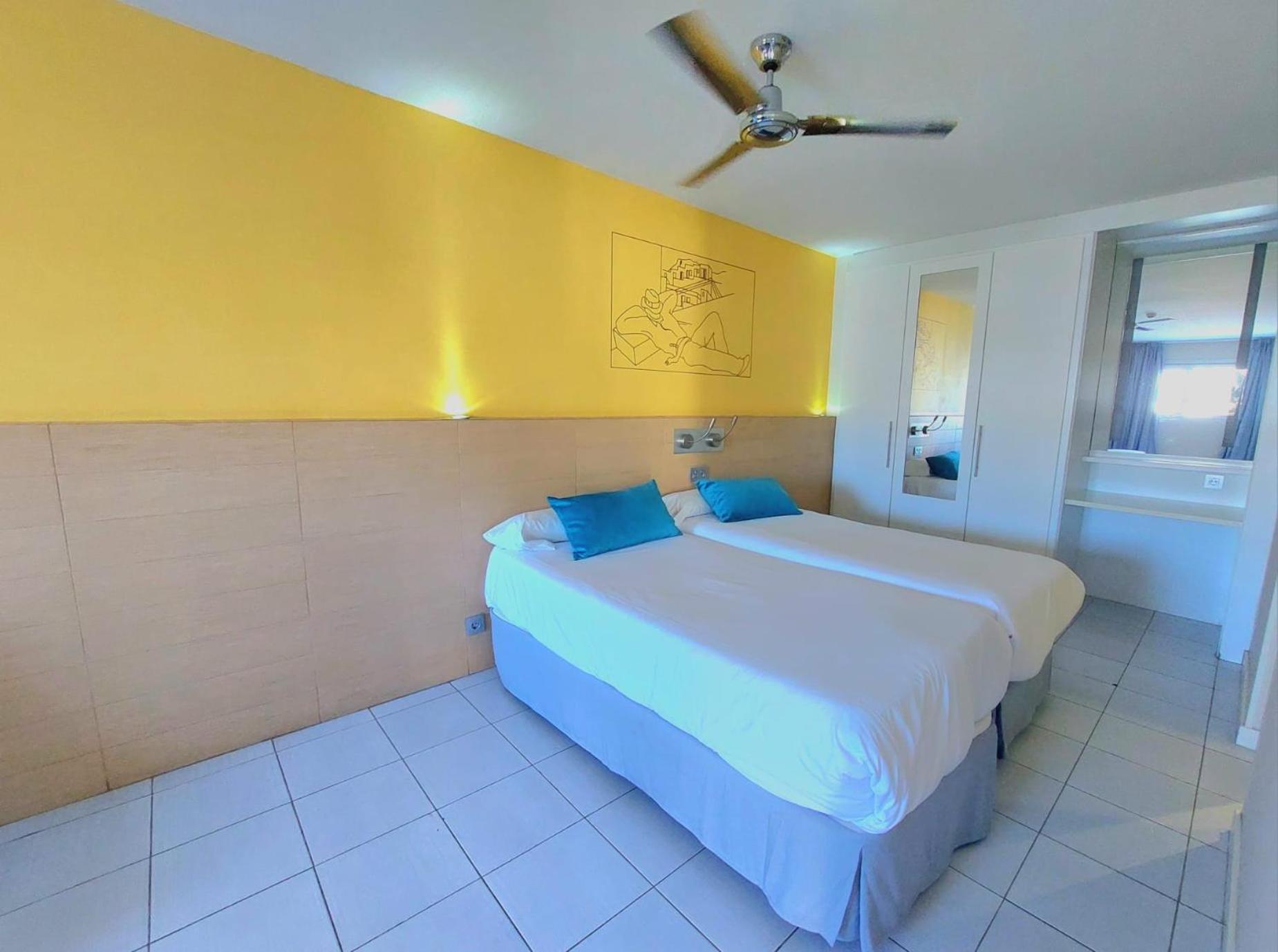 Premium One bedroom apartment with balcony, sea view and Air Conditioning