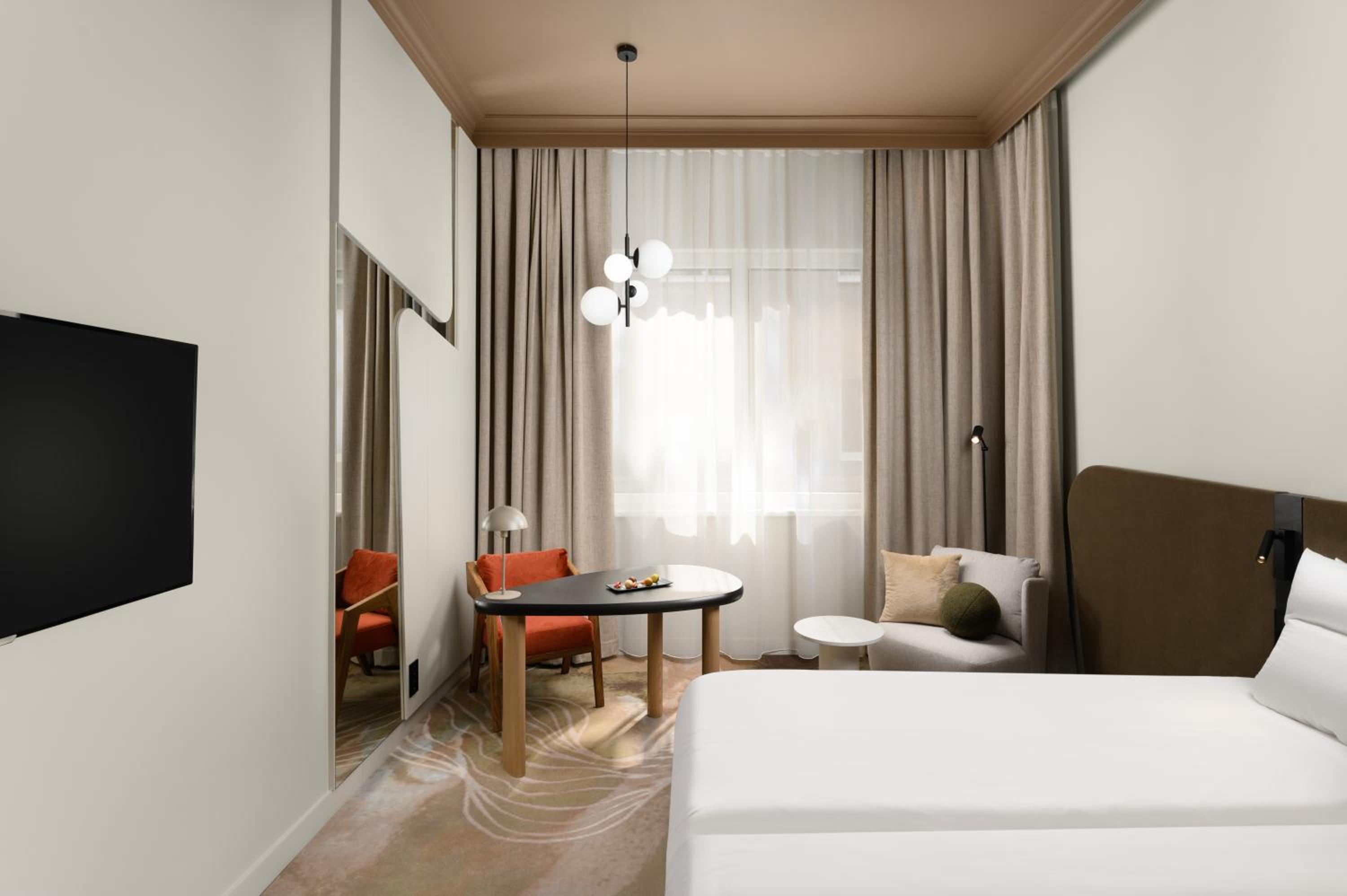 Deluxe Double Room with Sofa - Photo 5