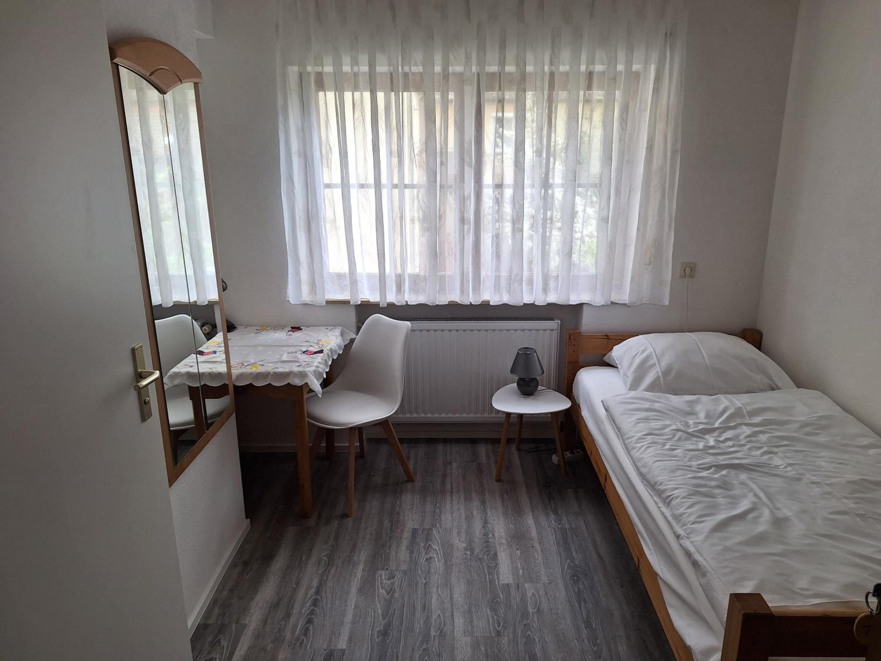 Single Room with Private Bathroom photo 1