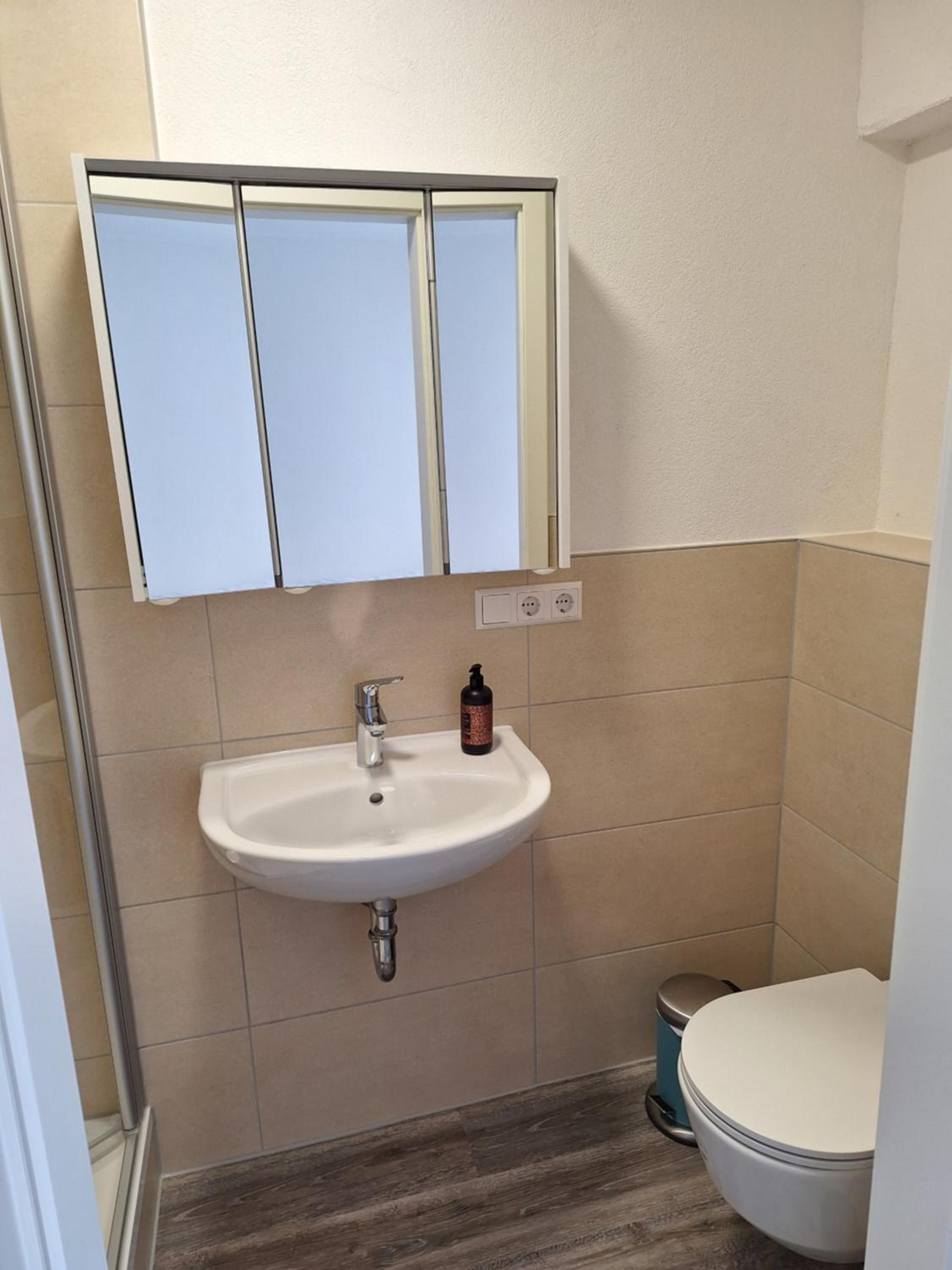 Single Room with Private Bathroom photo 2