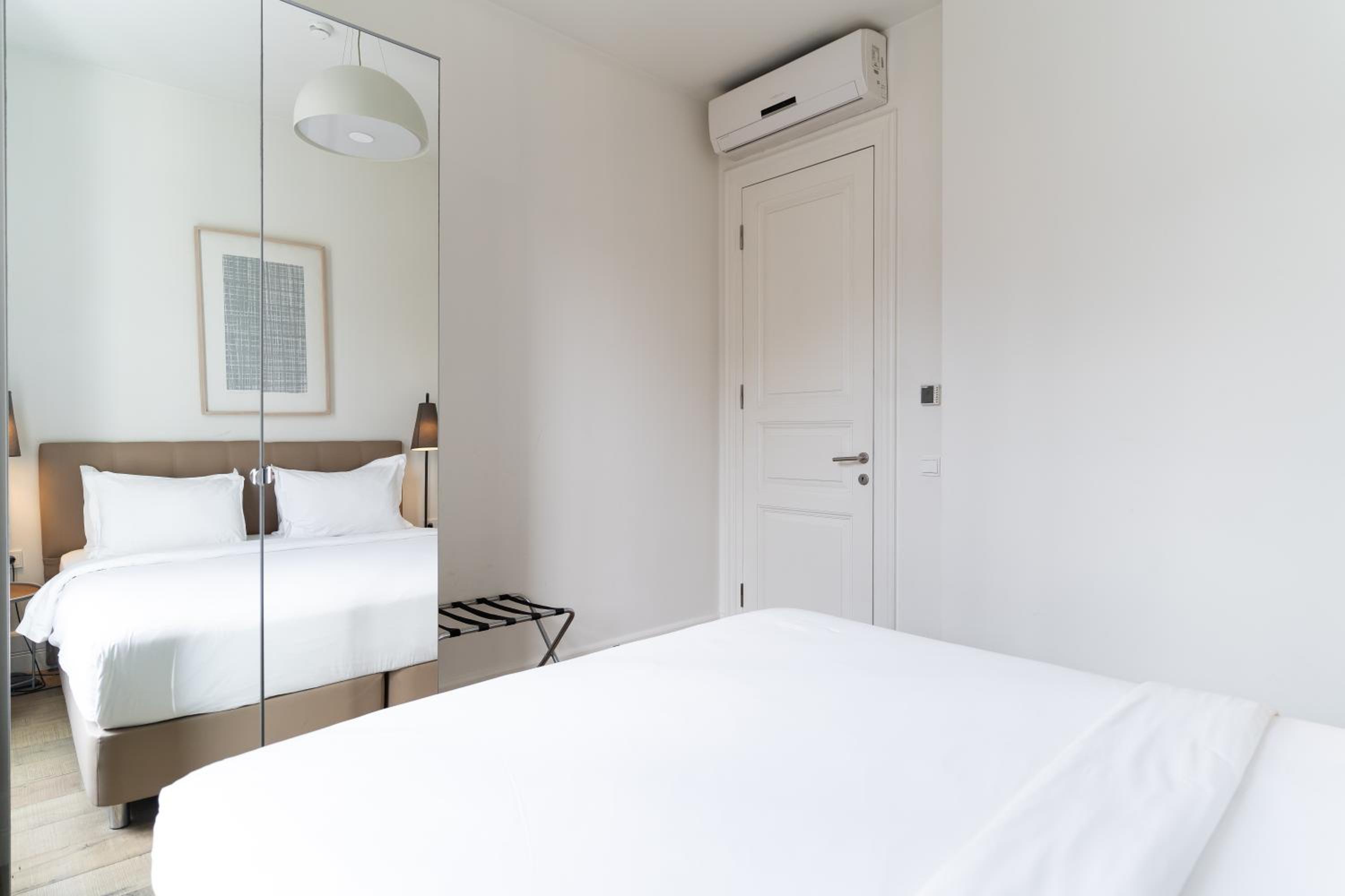 One-Bedroom Comfort Apartment with Kitchenette photo 3