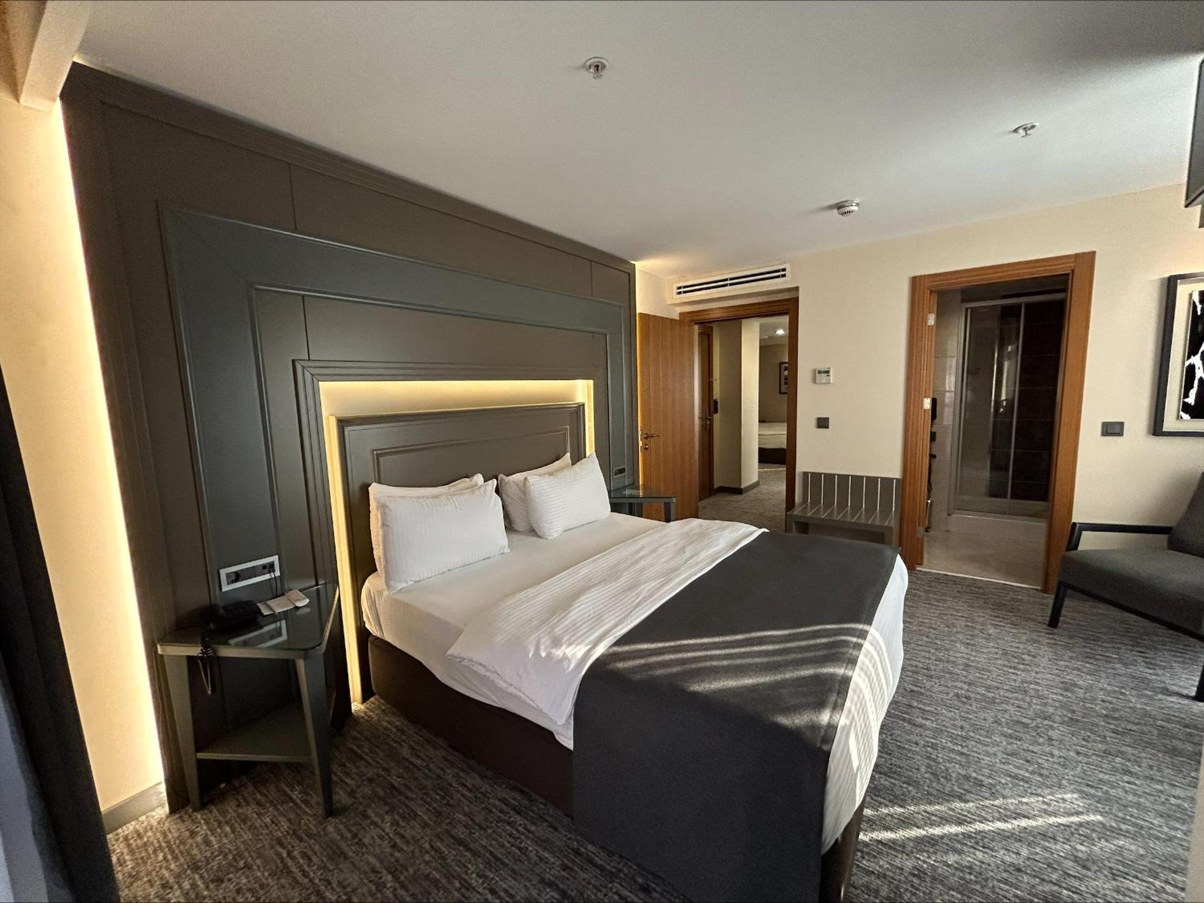 Suite with City View photo 3