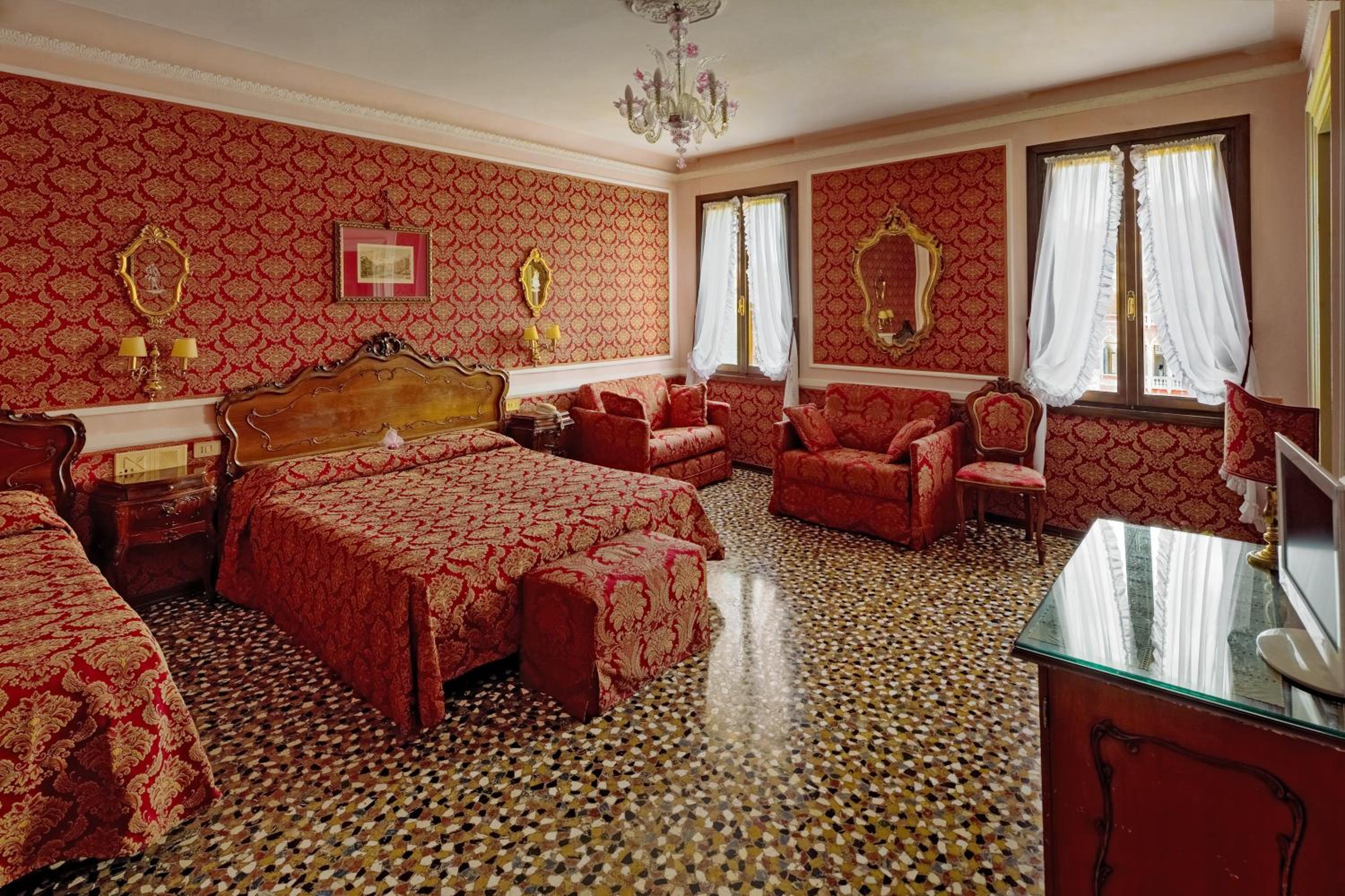 Junior Suite with Grand Canal View photo 1
