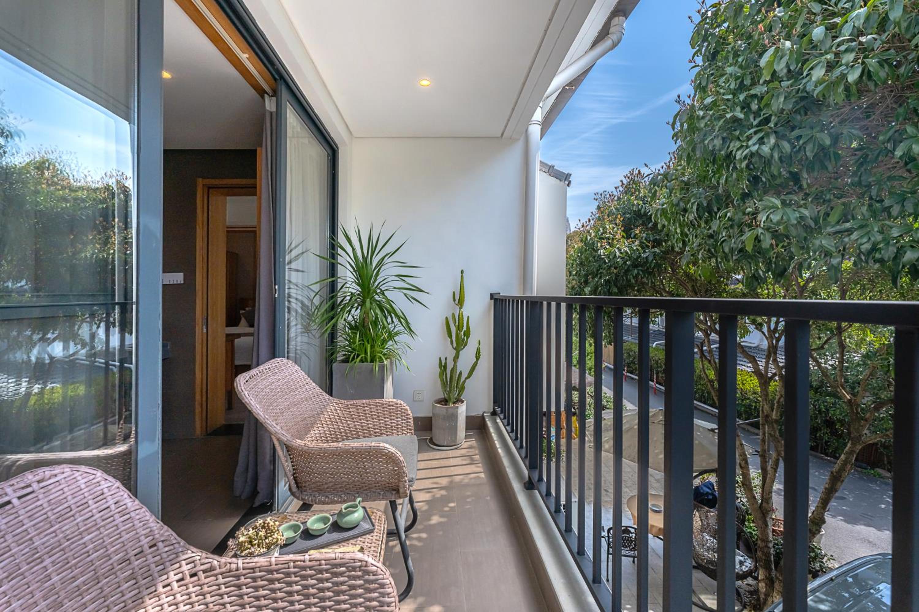 Family Room with Balcony photo 3