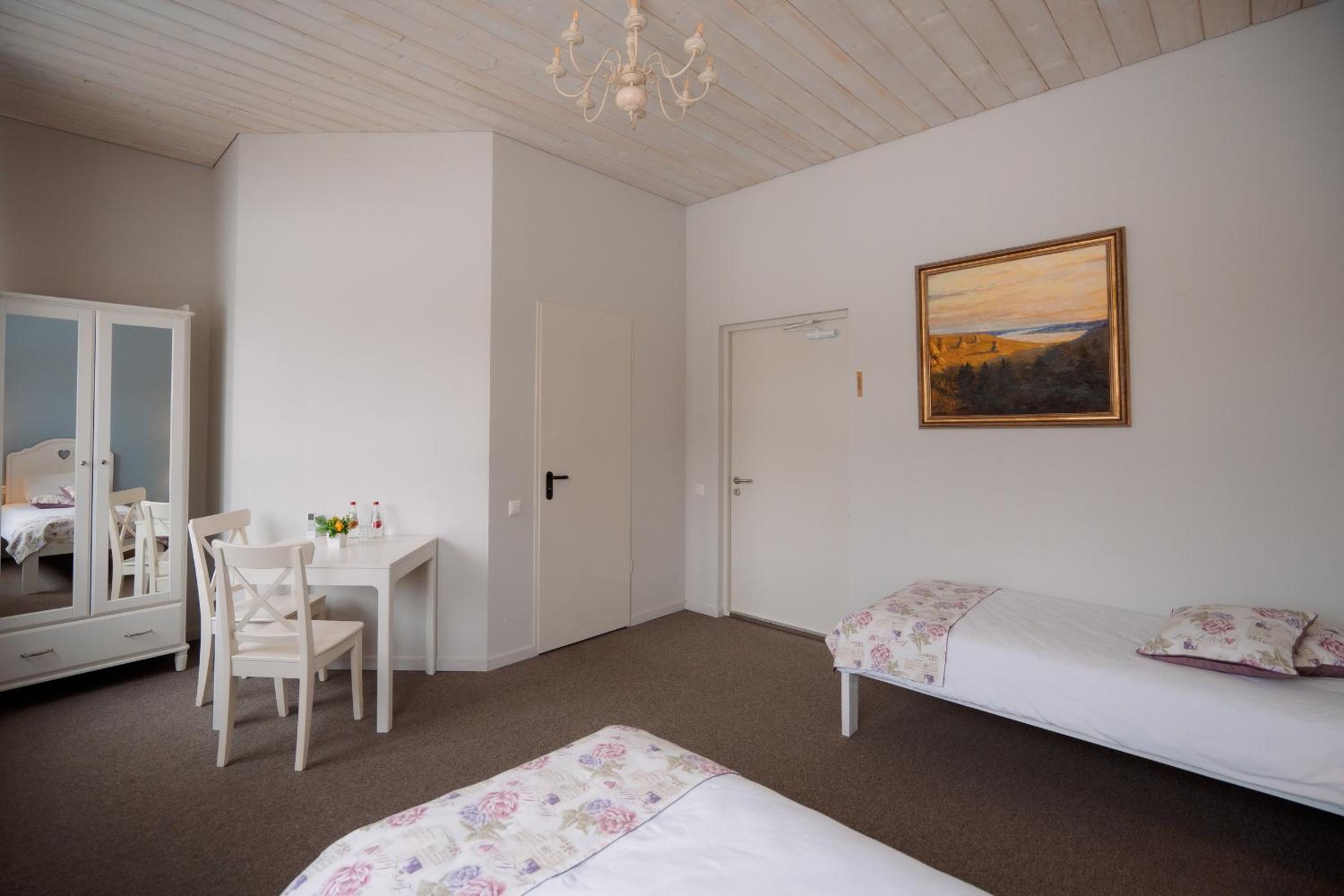 Standard Twin Room photo 2