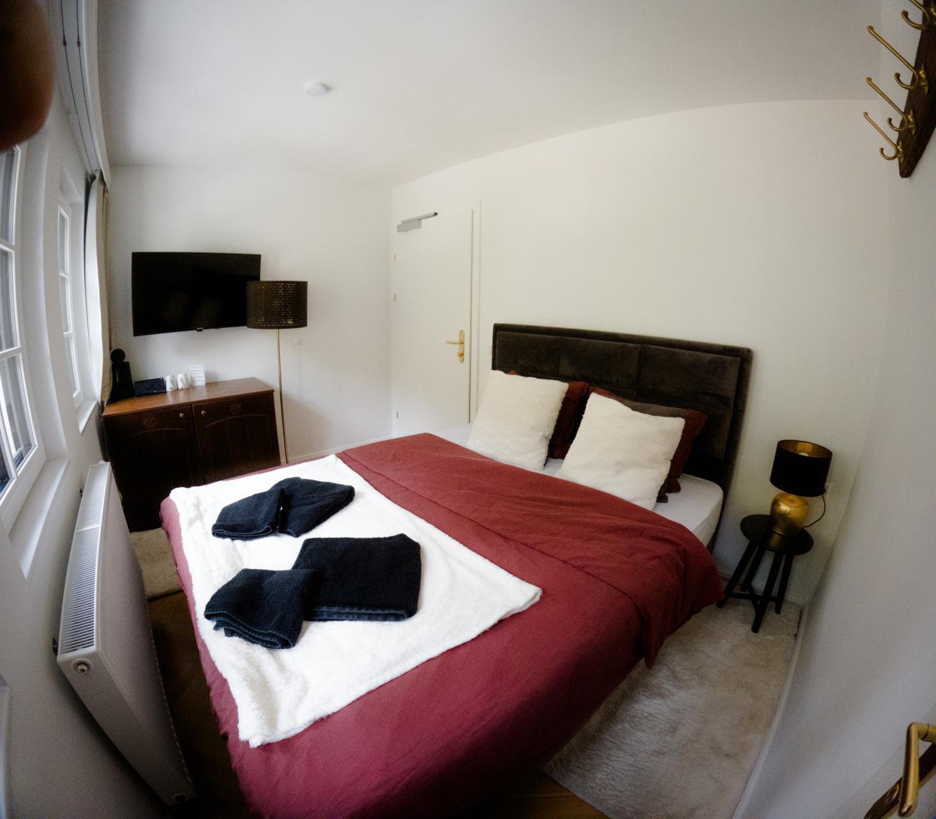 Small Double Room - Photo 2