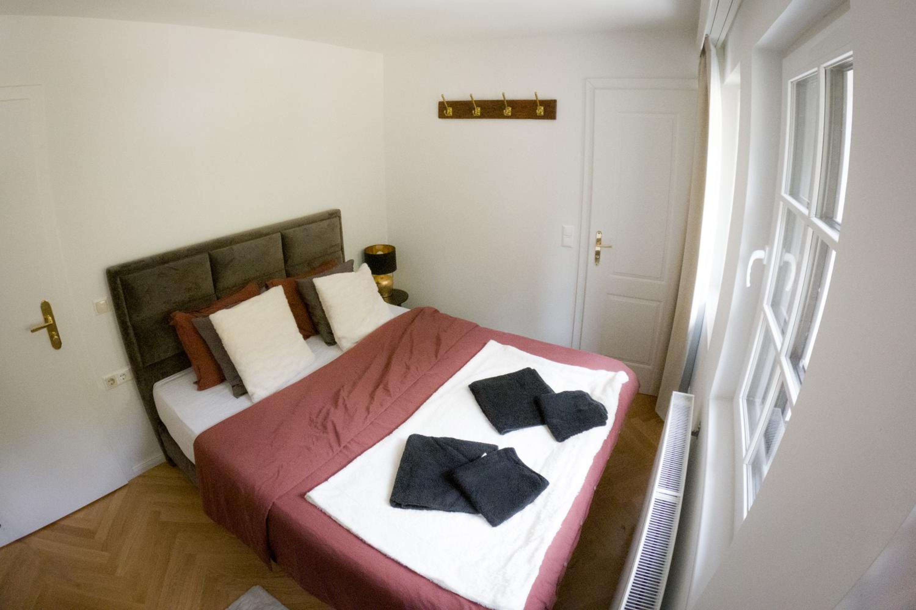Small Double Room - Photo 3