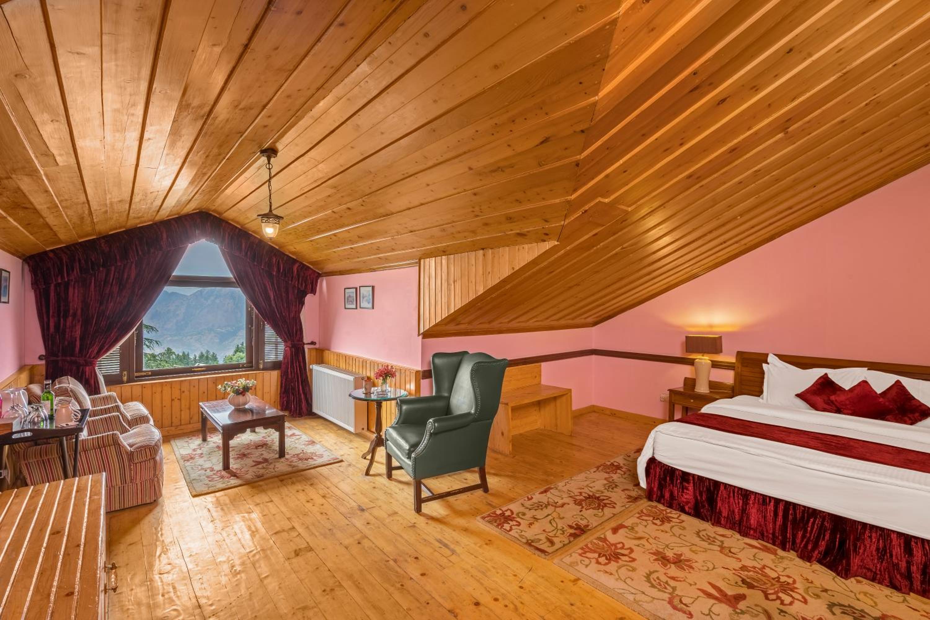 Luxury Room with View - Photo 6