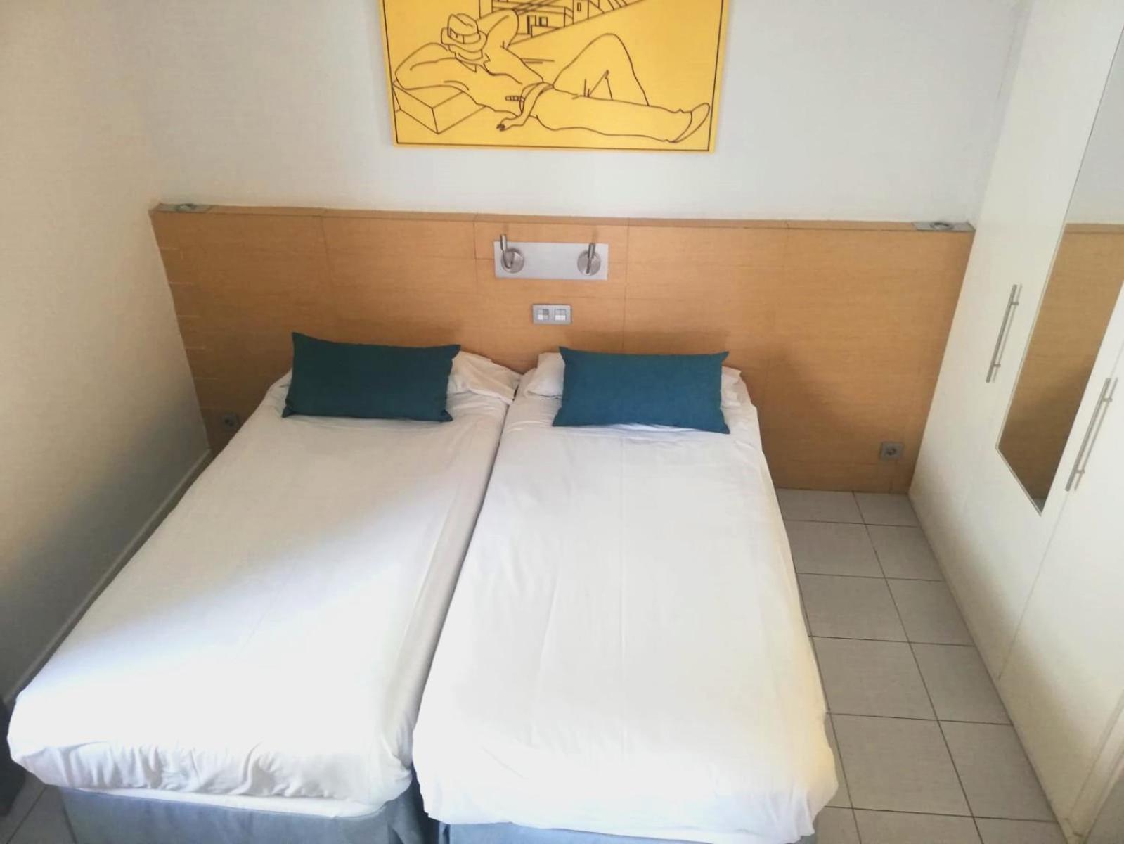 Classic One Bedroom Apartment with Balcony and Sea View and Air Conditioning thumbnail 6