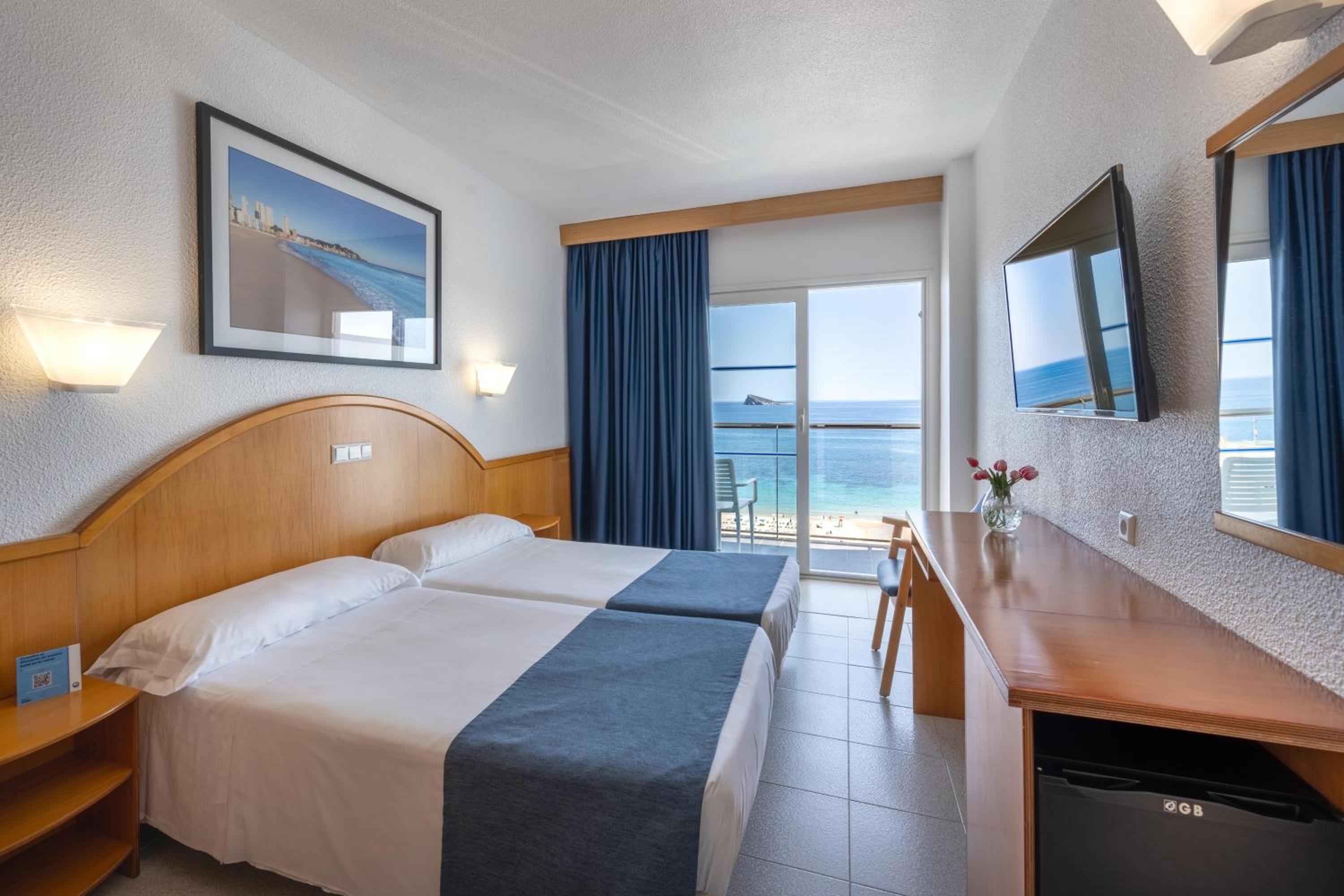 Double or Twin Room with Sea View (2 Adults) - Photo 1