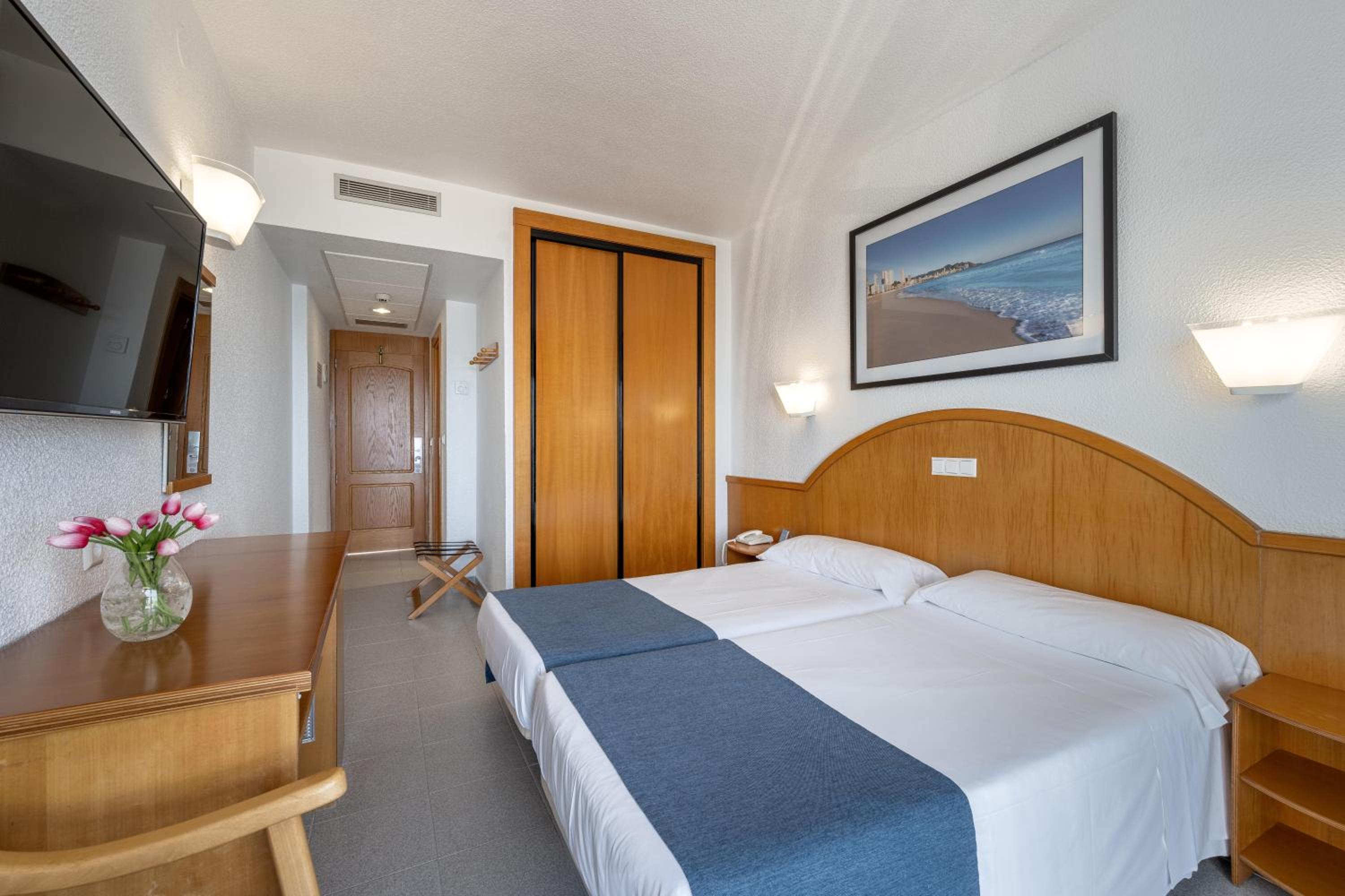 Double or Twin Room with Sea View (2 Adults) - Photo 2
