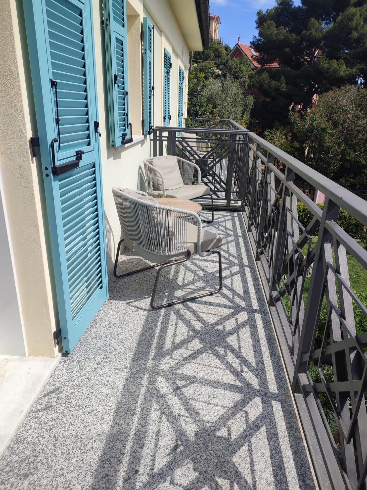 Studio Apartment with Balcony photo 3