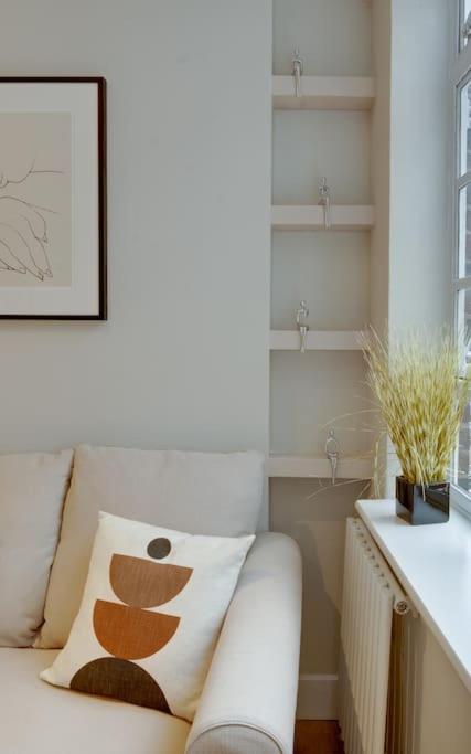 One-Bedroom Apartment photo 3