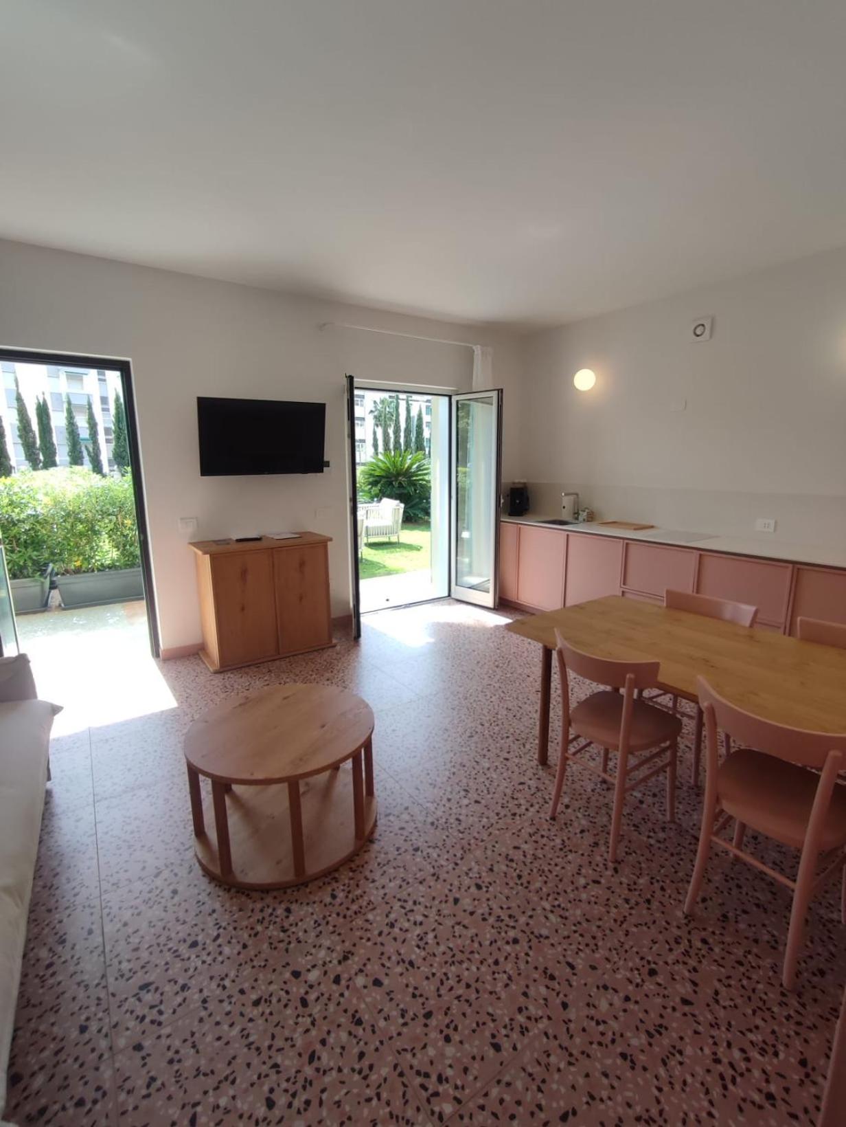 One-Bedroom Apartment with Garden