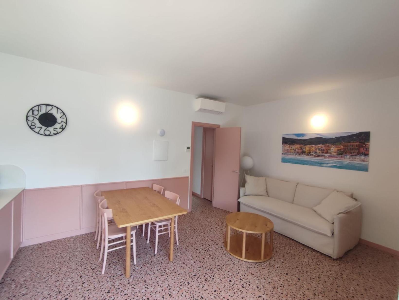 One-Bedroom Apartment with Garden photo 2