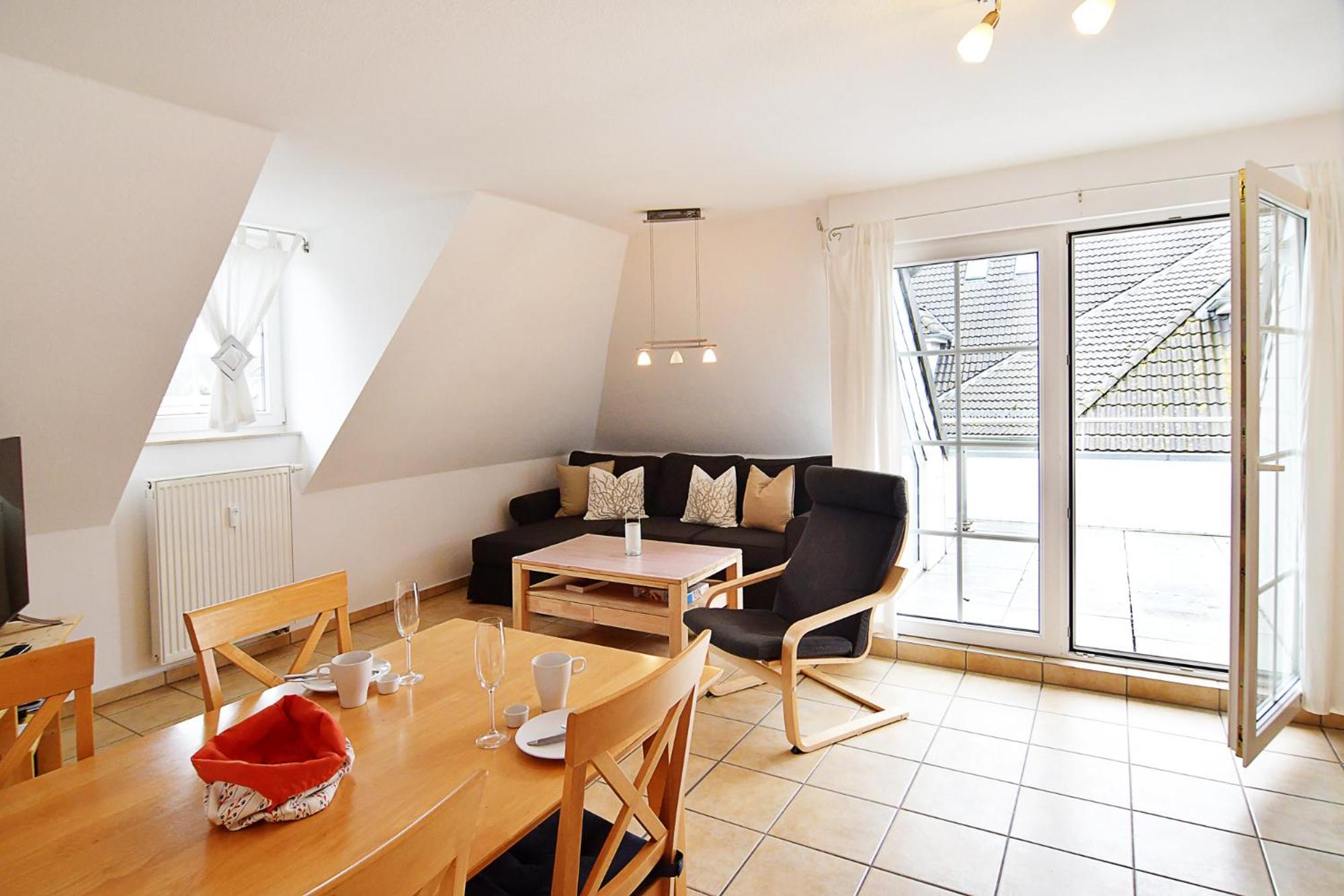 Apartment with Balcony photo 3