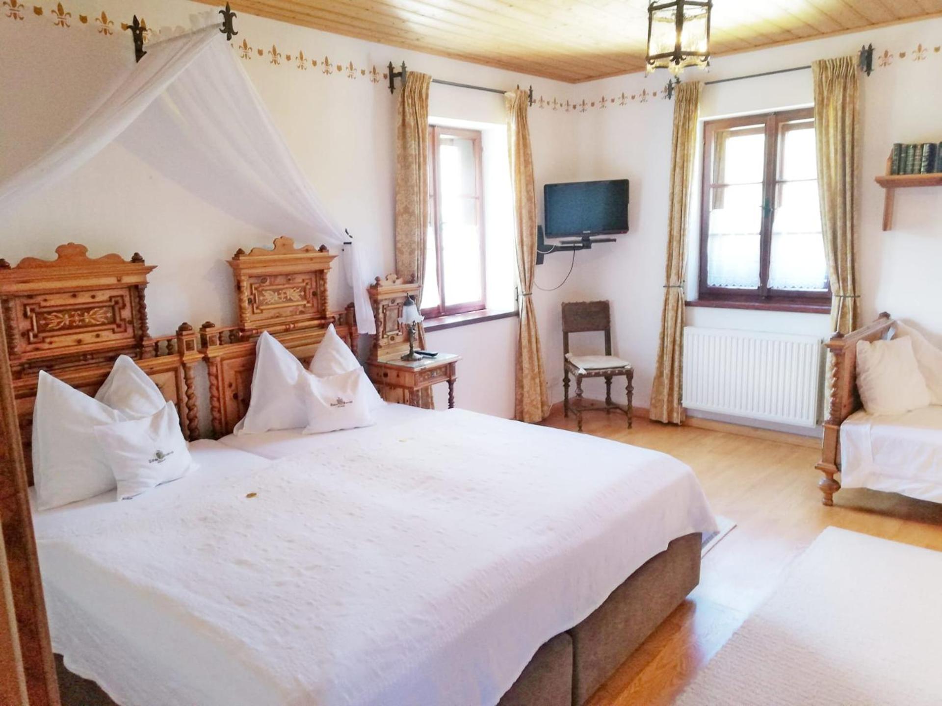 One-Bedroom Suite - Photo 1