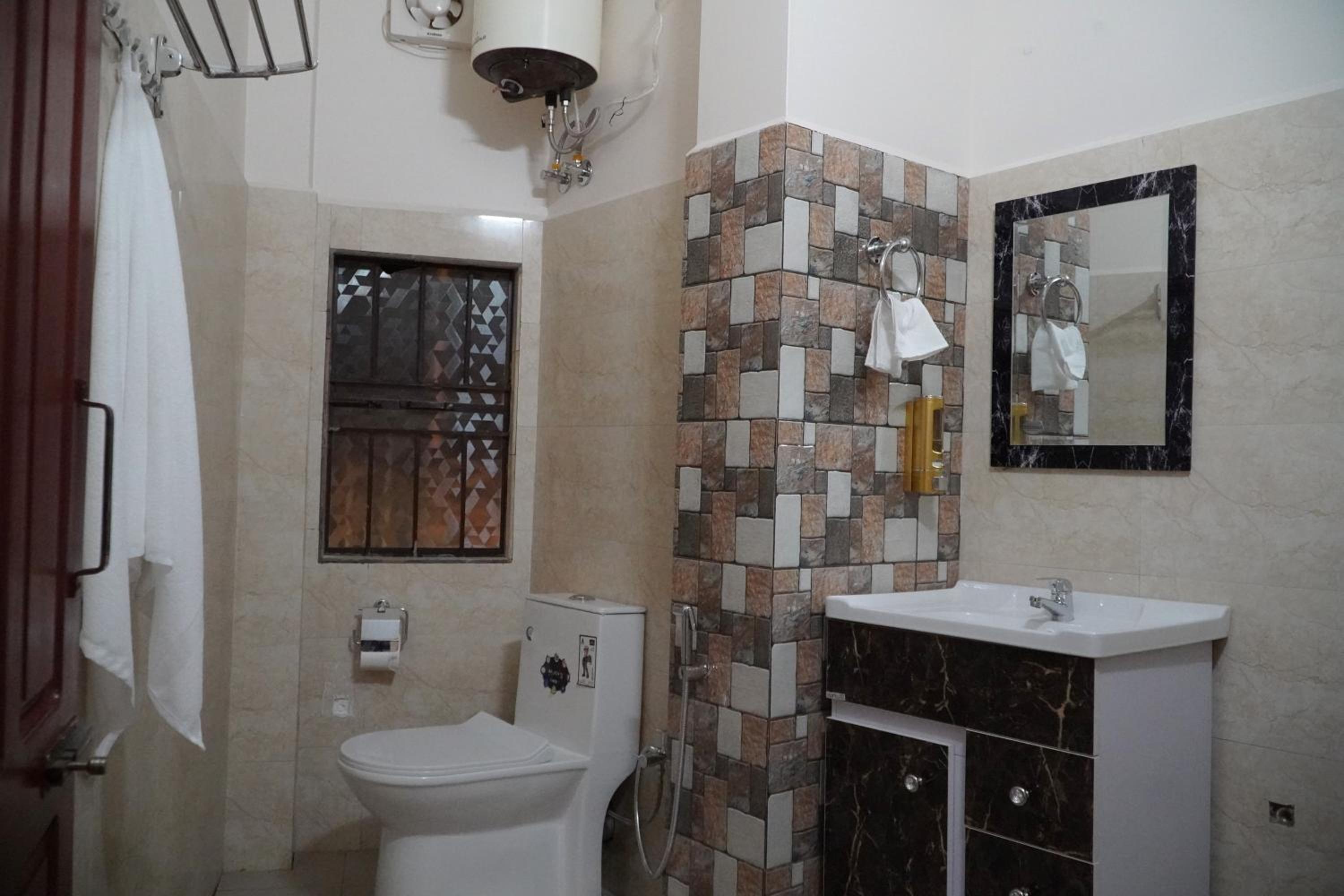 Double Room with Private Bathroom photo 2