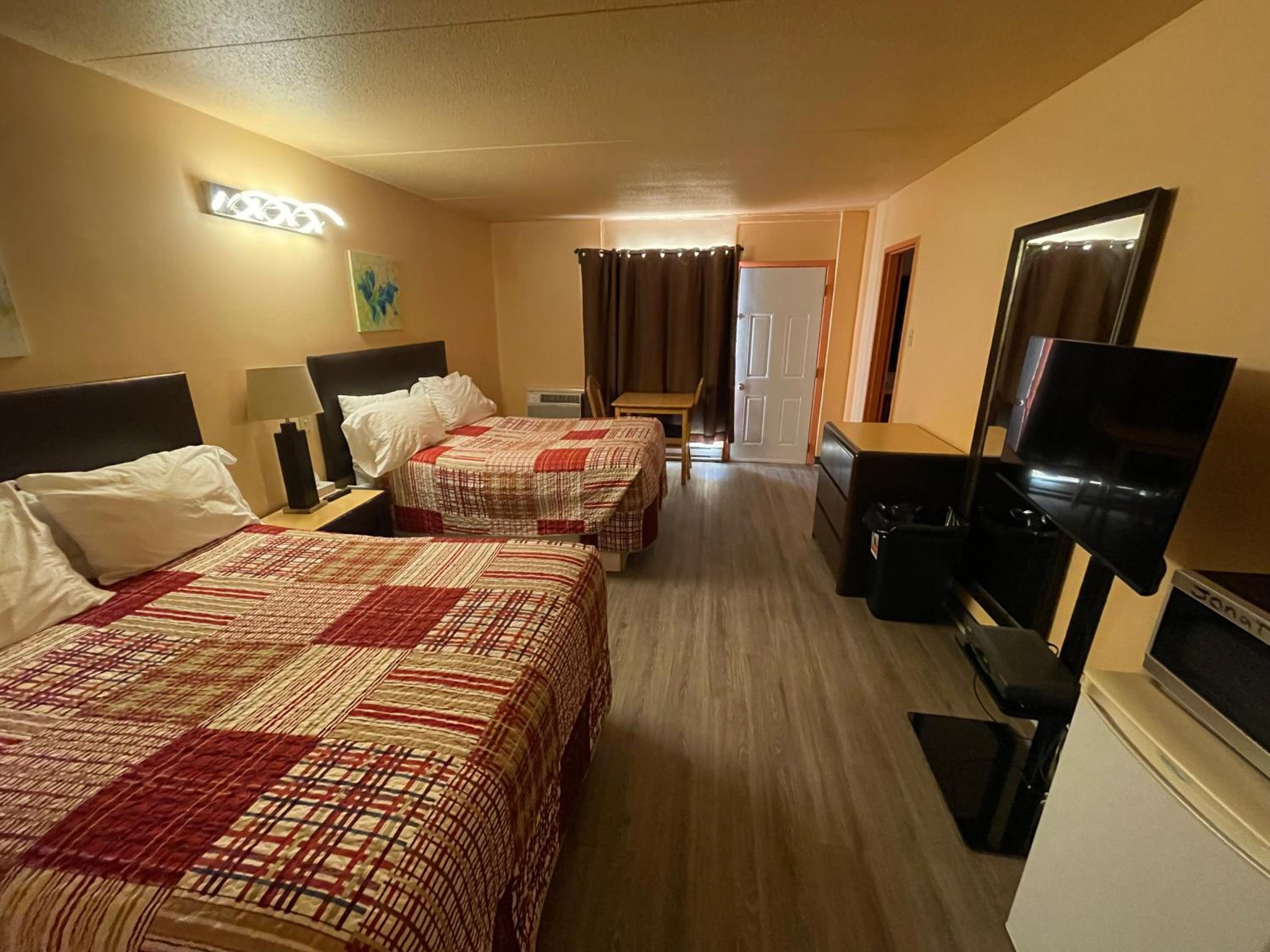 Standard Double Room with Two Double Beds photo 2
