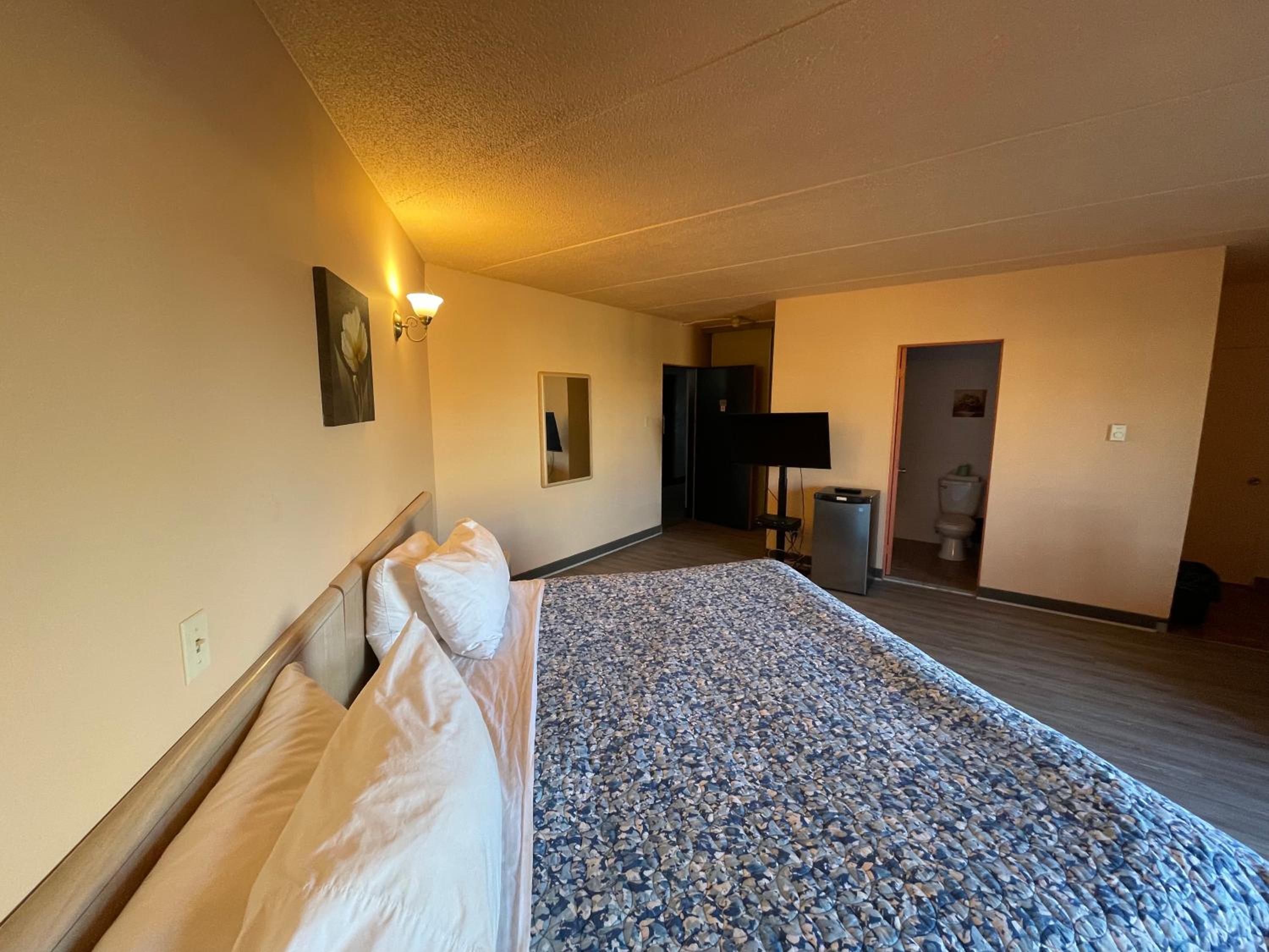Junior Suite King Bed photo 1
