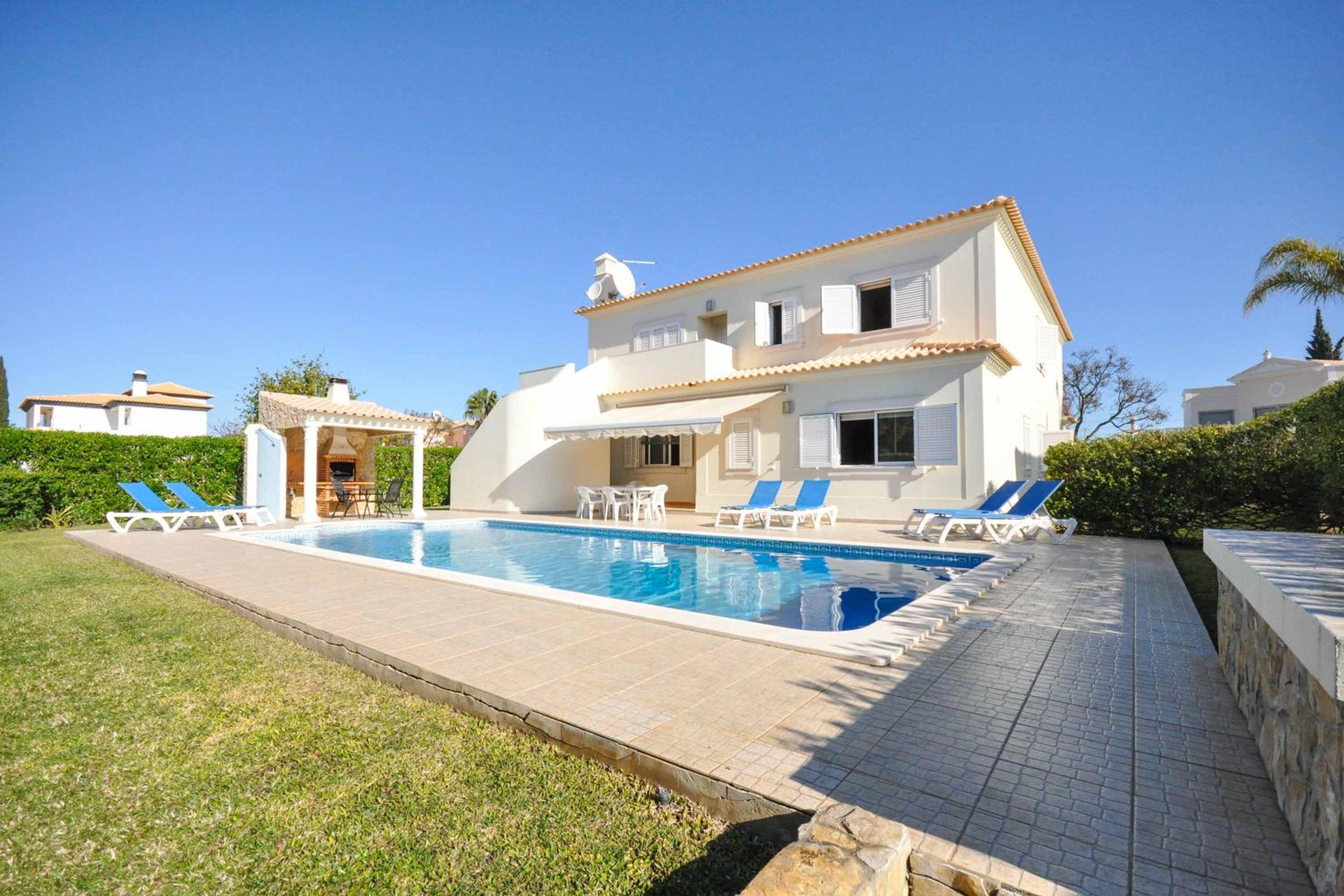 Six-Bedroom Villa  photo 3