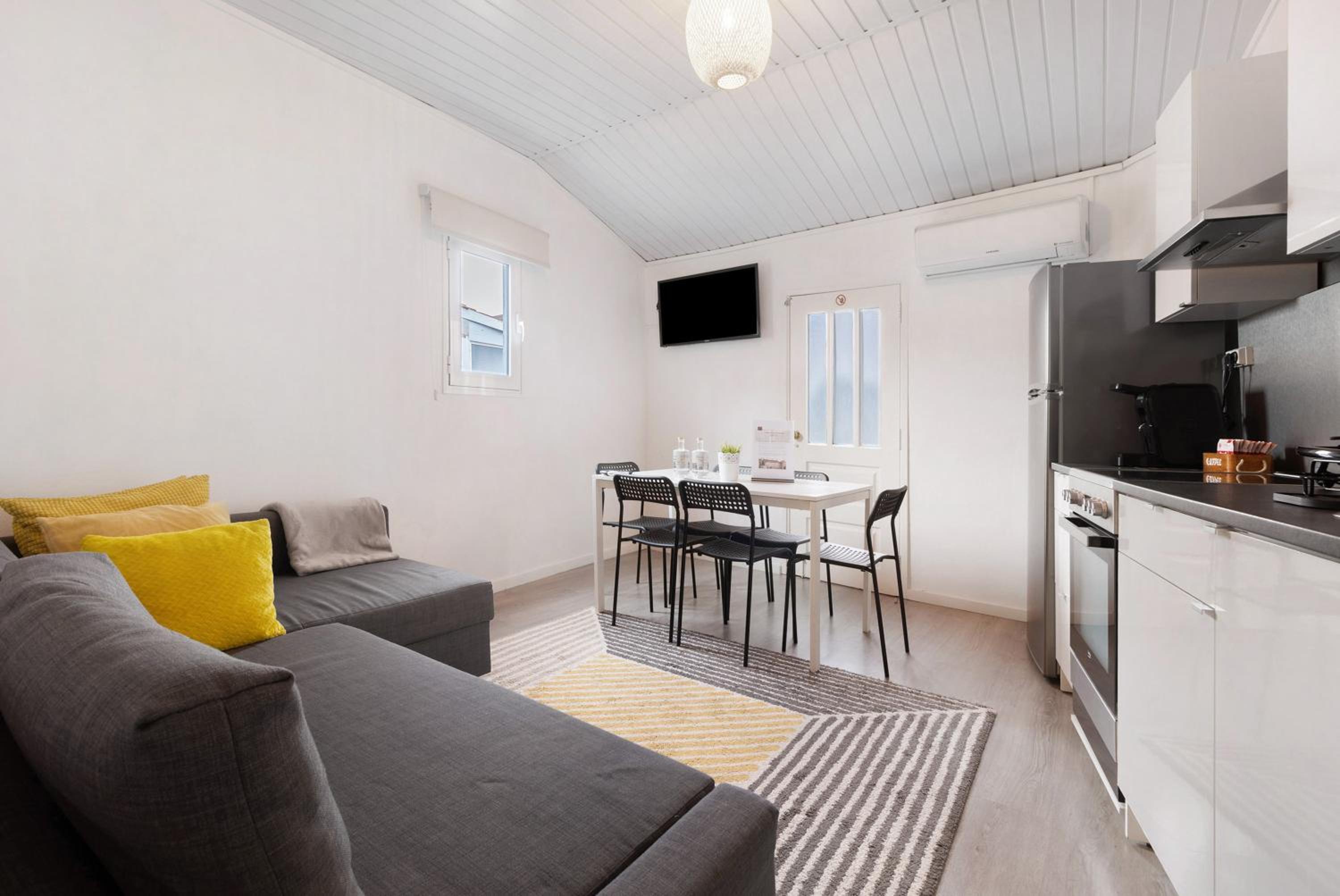 Two-Bedroom Deluxe Apartment with Balcony photo 1