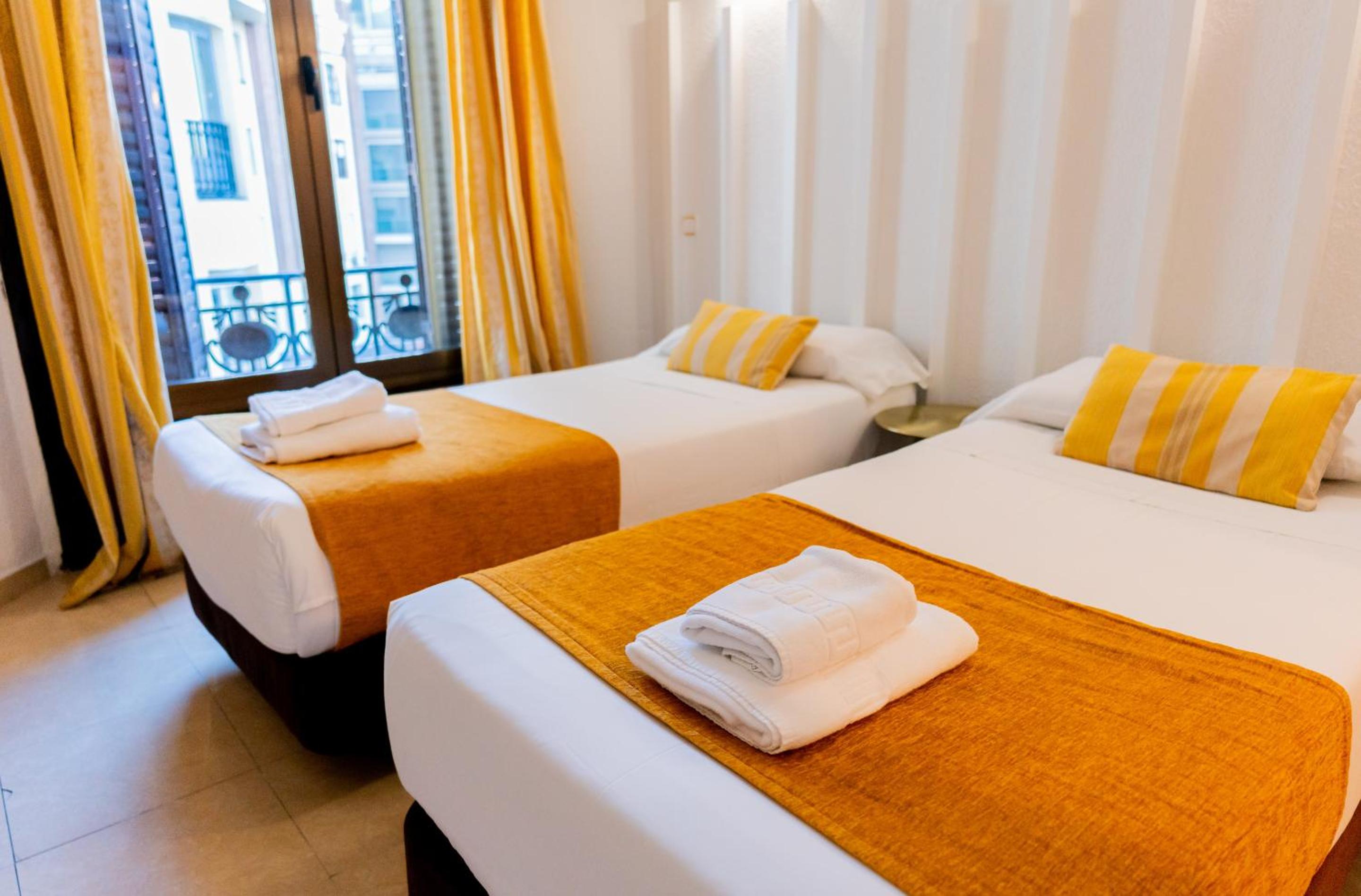 Twin Room with Private Bathroom