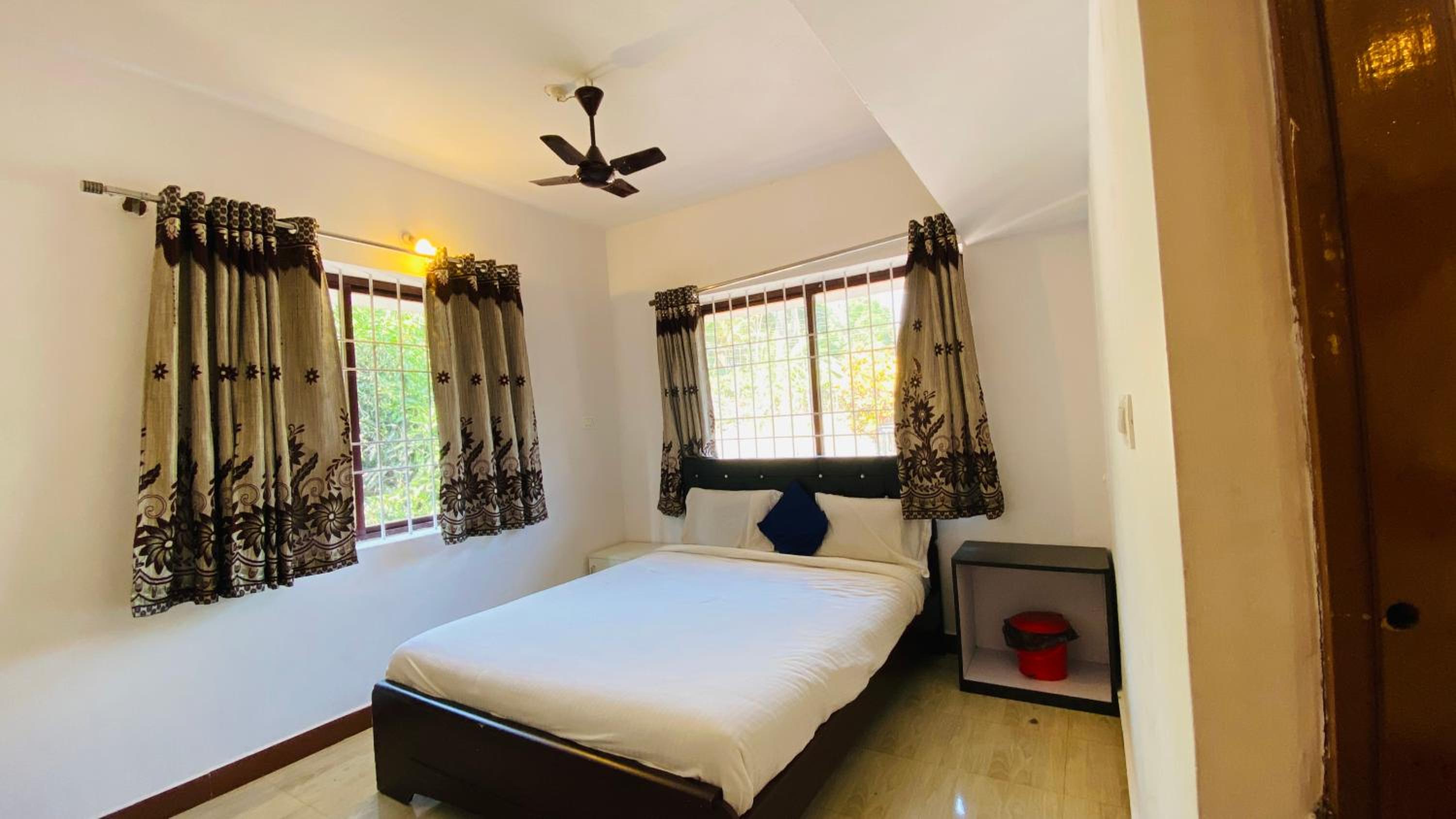 Deluxe Double Room (2 Adults + 1 Child) photo 1