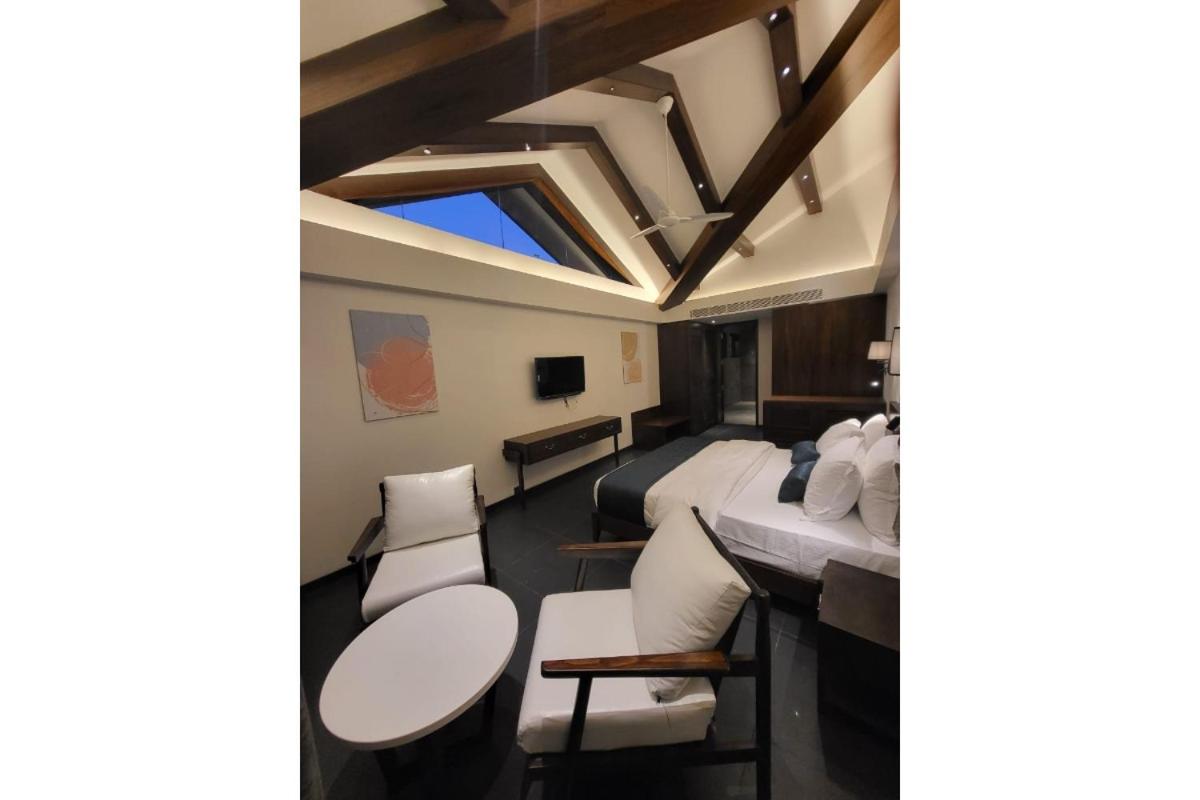 Suite - Photo 2