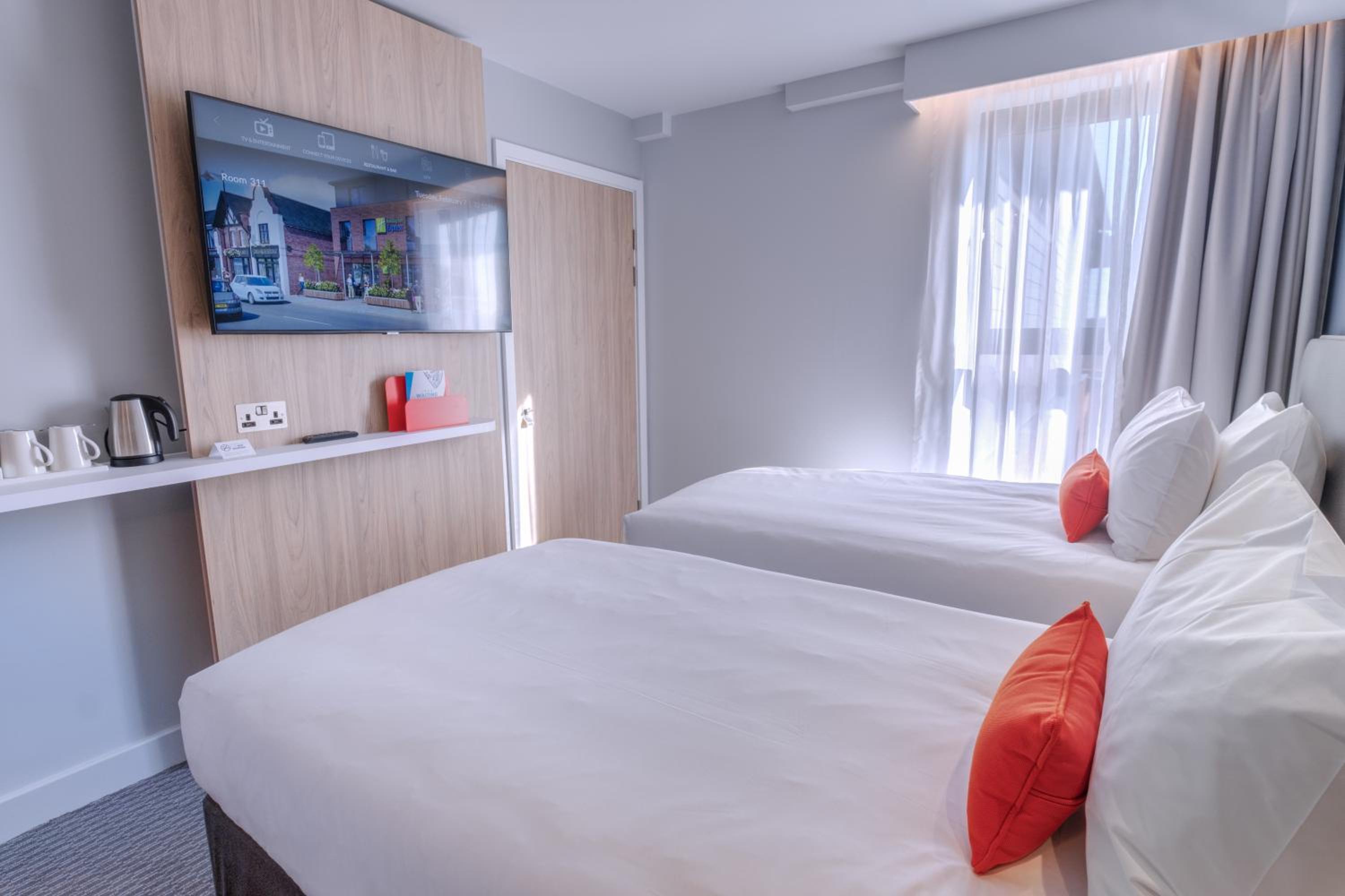 Standard Room with Free Hot Breakfast - Photo 2