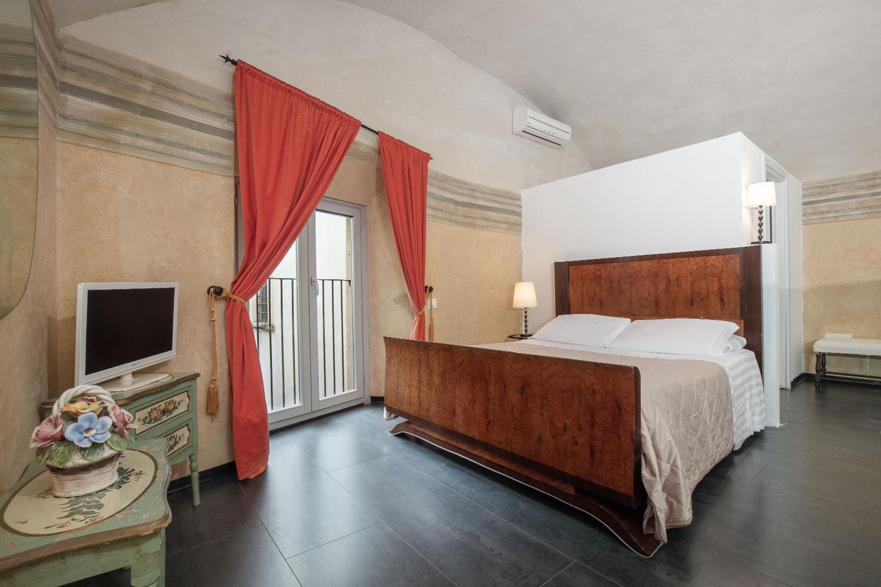 Deluxe Junior Suite photo 3