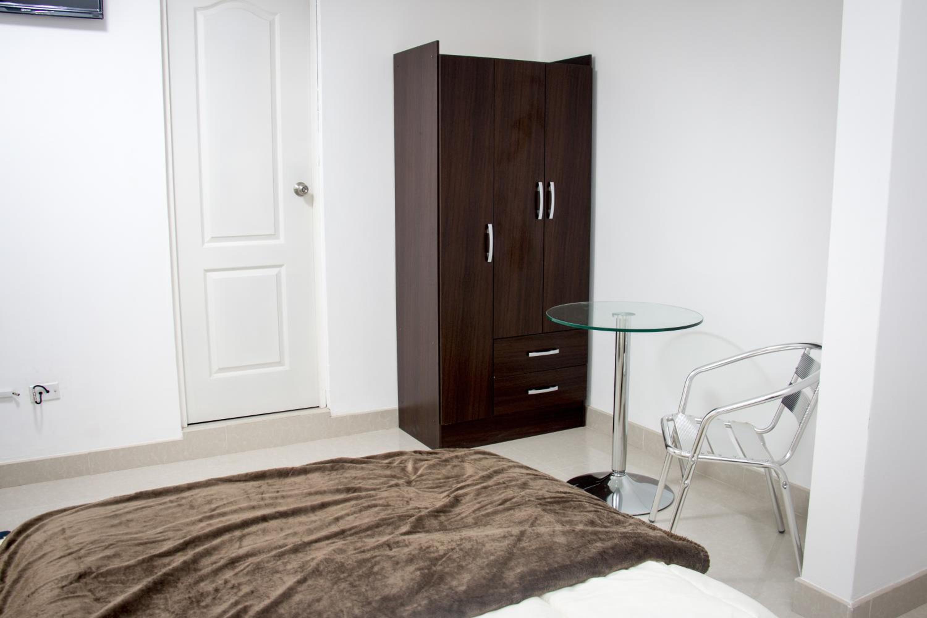 Single Room With Private Bathroom photo 2