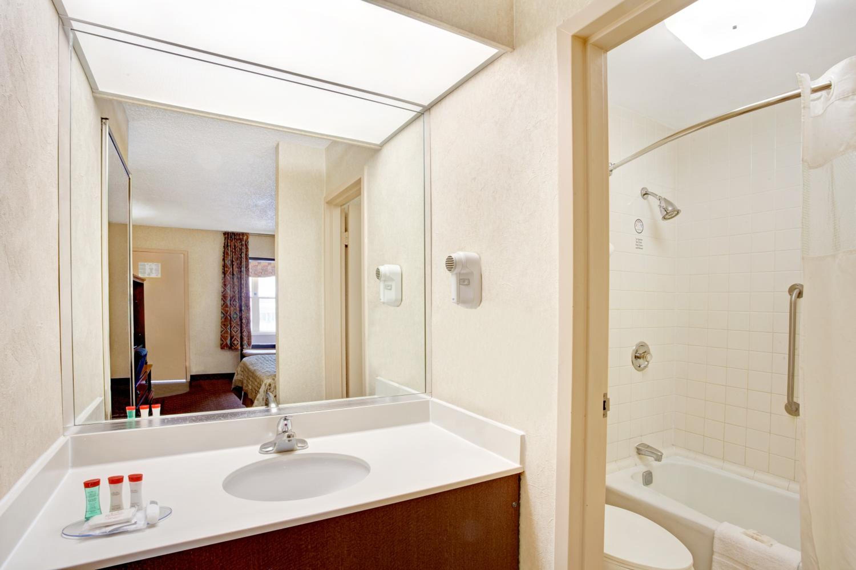 Double Room - Smoking - Photo 2