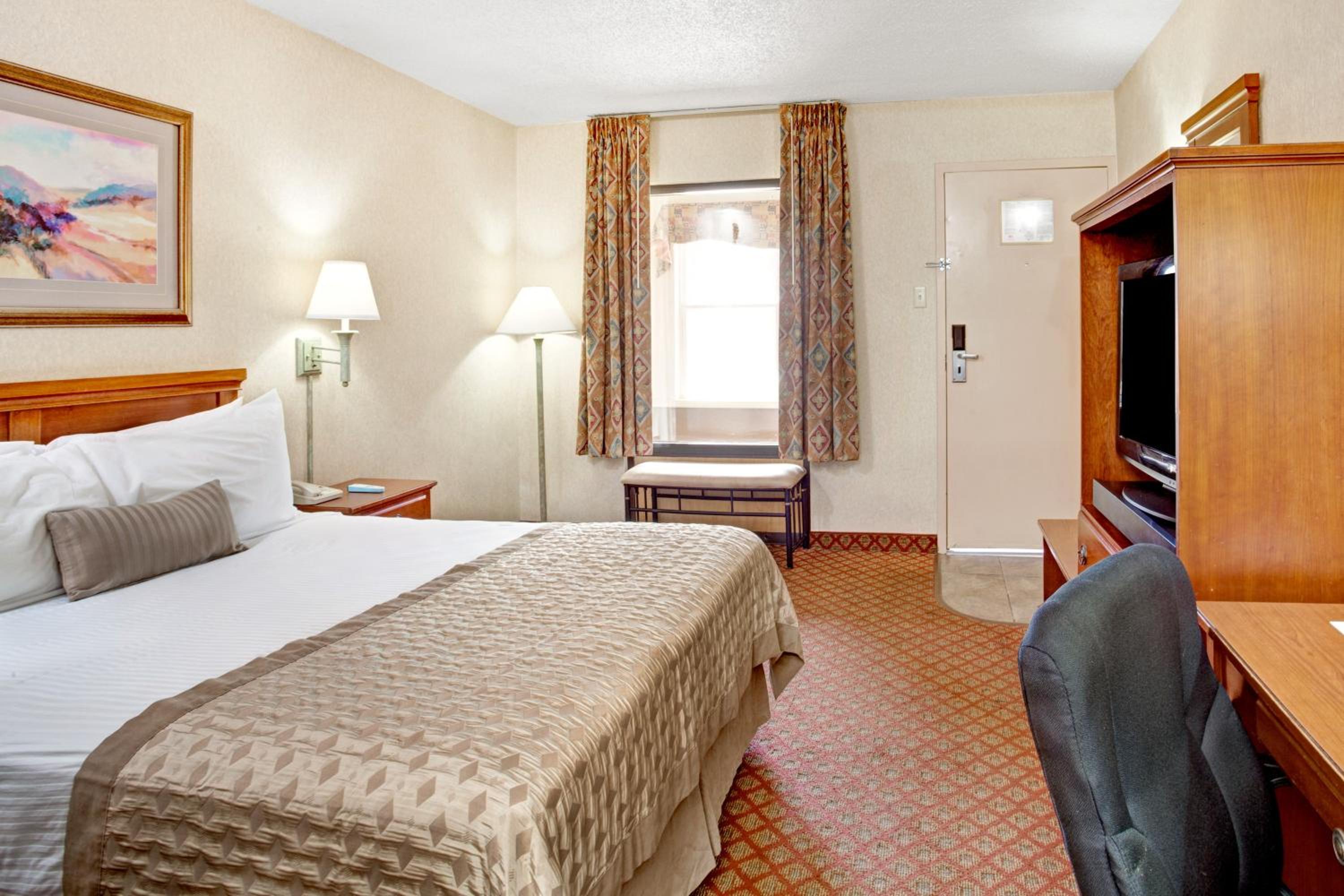 Double Room with Bathtub with Grab Bars - Mobility Accessible/Non-Smoking - Photo 3