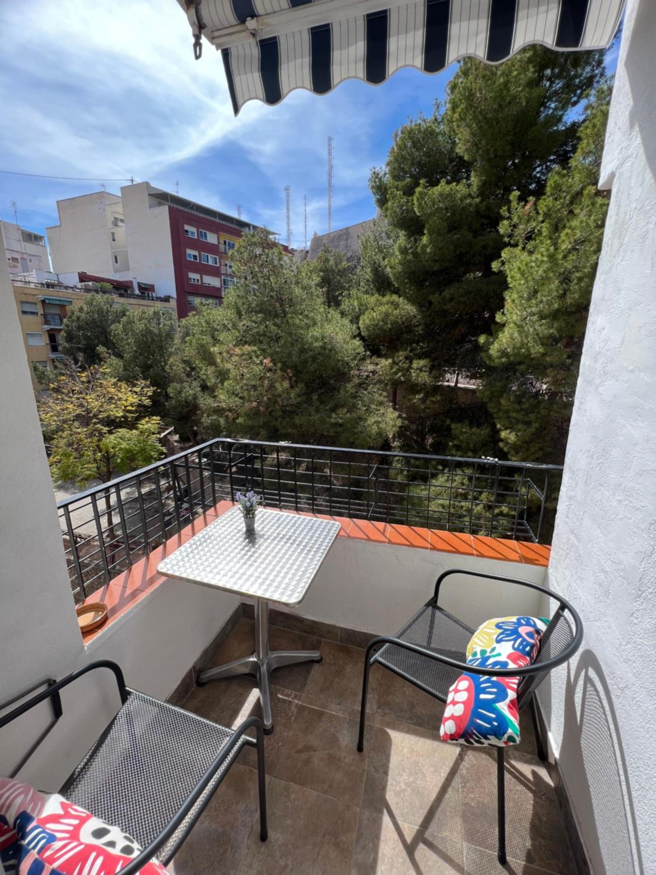Double Room with Balcony - Photo 3