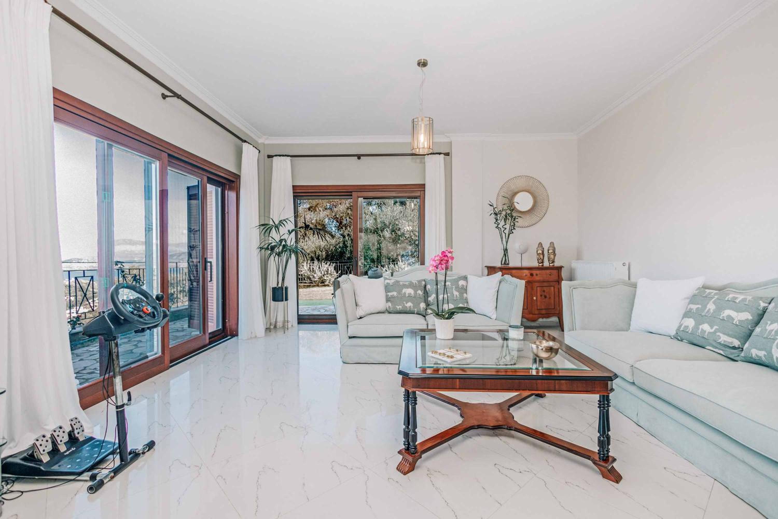Six-Bedroom Villa  photo 1
