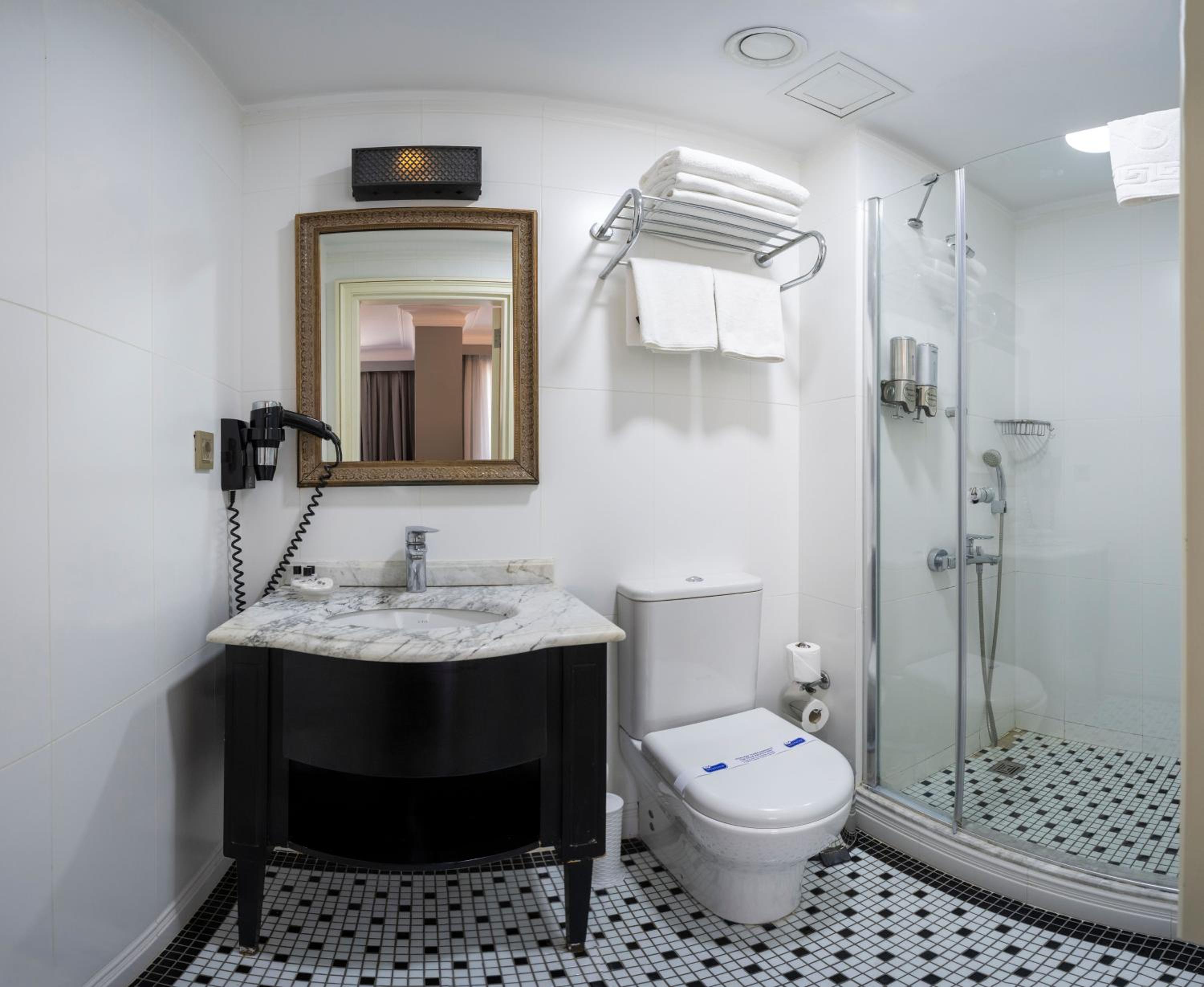 Economy Double Or Twin Room photo 2
