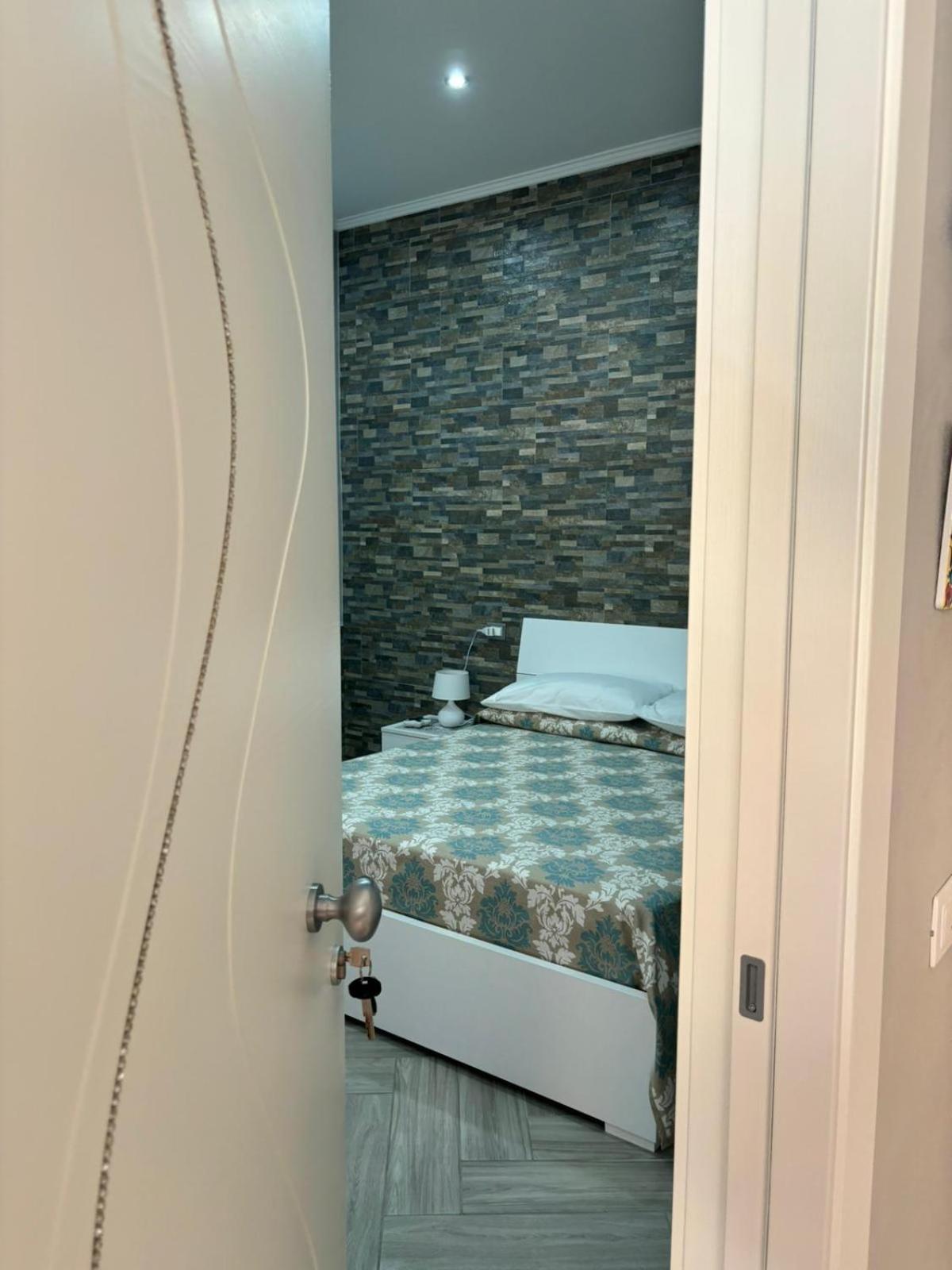 Deluxe Room - Photo 10