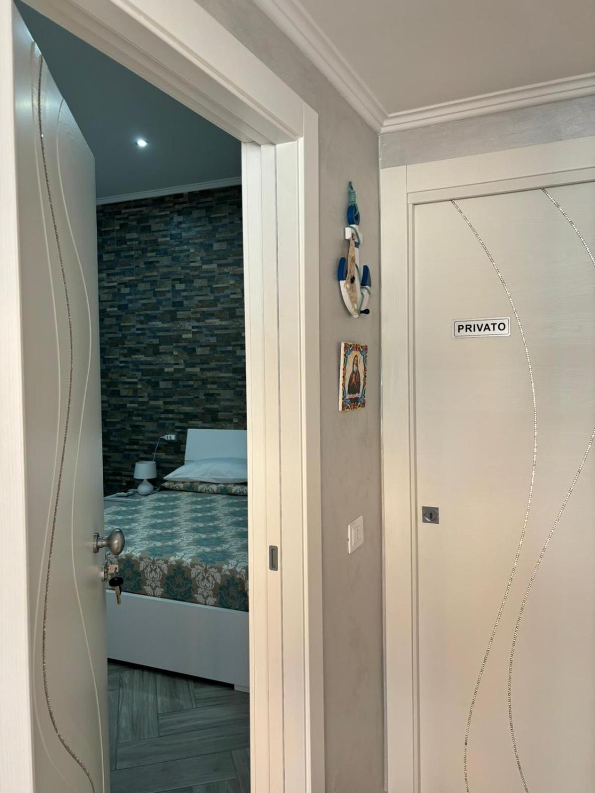 Deluxe Room - Photo 16