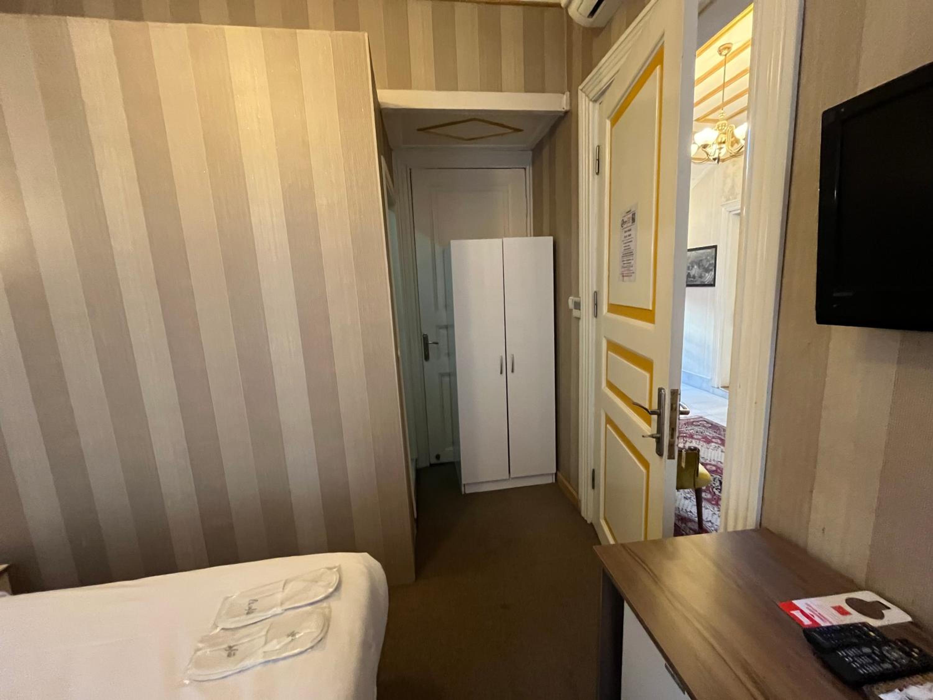 Small Double Room photo 2