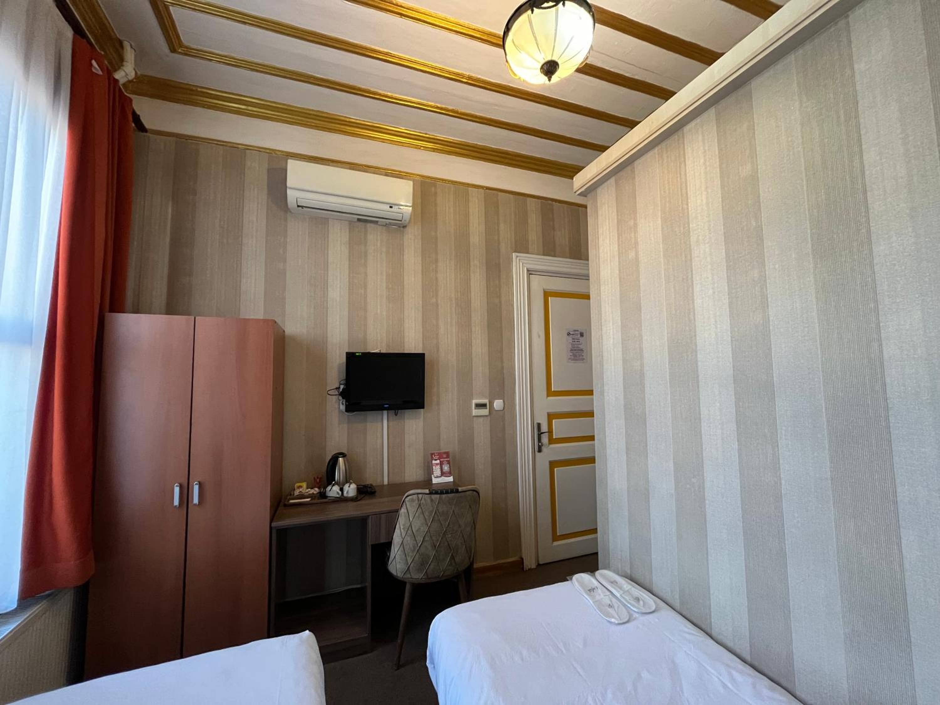 Standard Twin Room photo 2