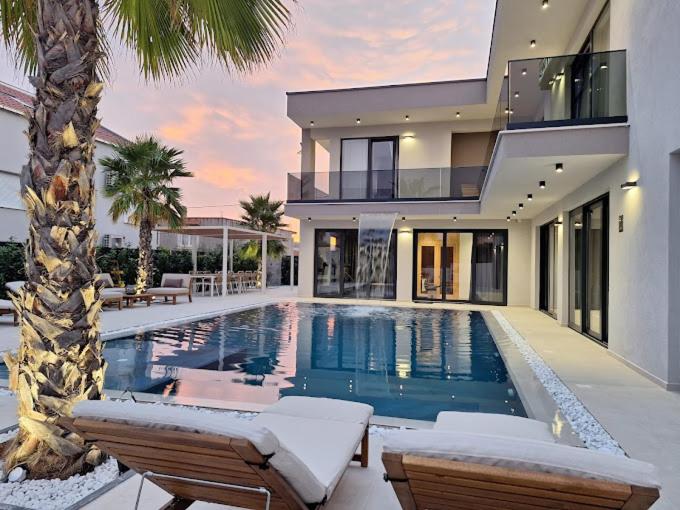 Villa photo 3