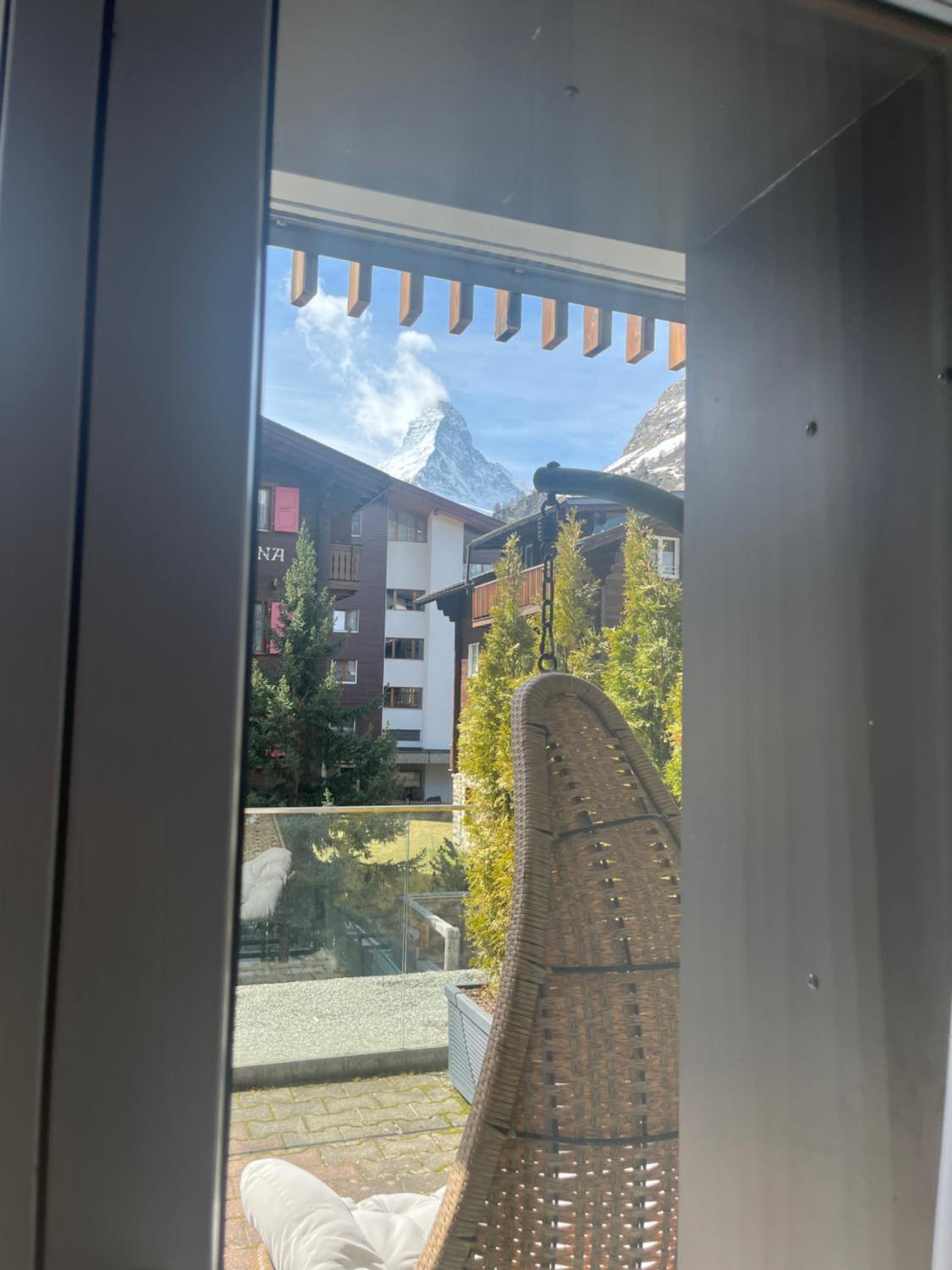 Double Room with Matterhorn View - Photo 3