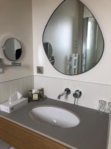 Standard Double Room with Courtyard View - Photo 11