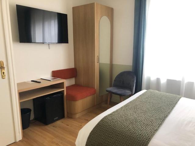 Standard Double Room with Courtyard View - Photo 13